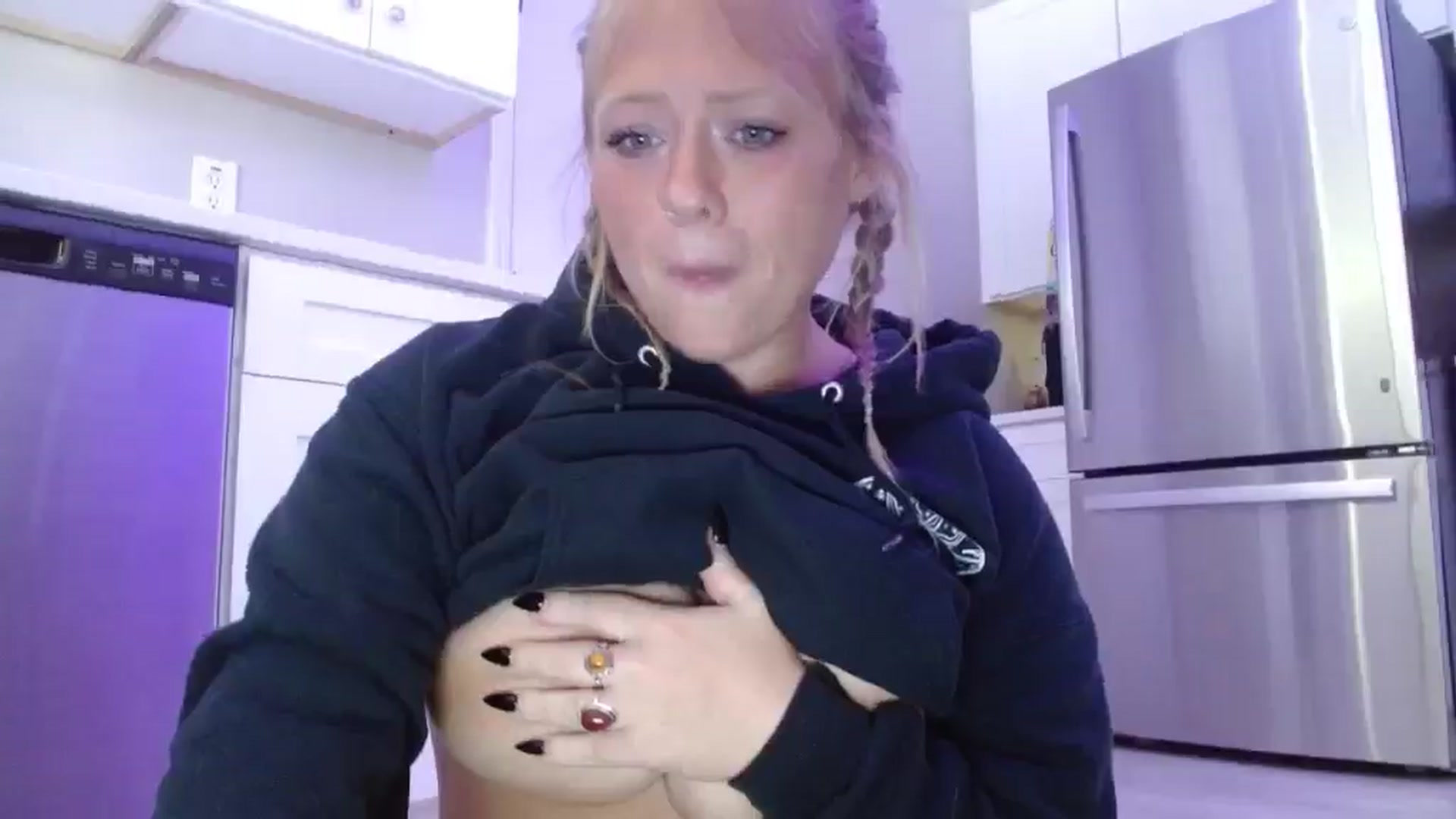 Gallery image thumbnail from SneakyAlice's myfreecams stream on, 07/23/2025, 21:05 image 2 of 20