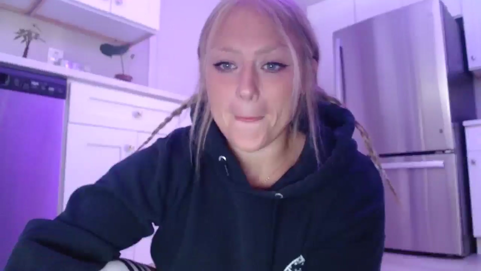 Gallery image thumbnail from SneakyAlice's myfreecams stream on, 07/28/2025, 22:00 image 4 of 20