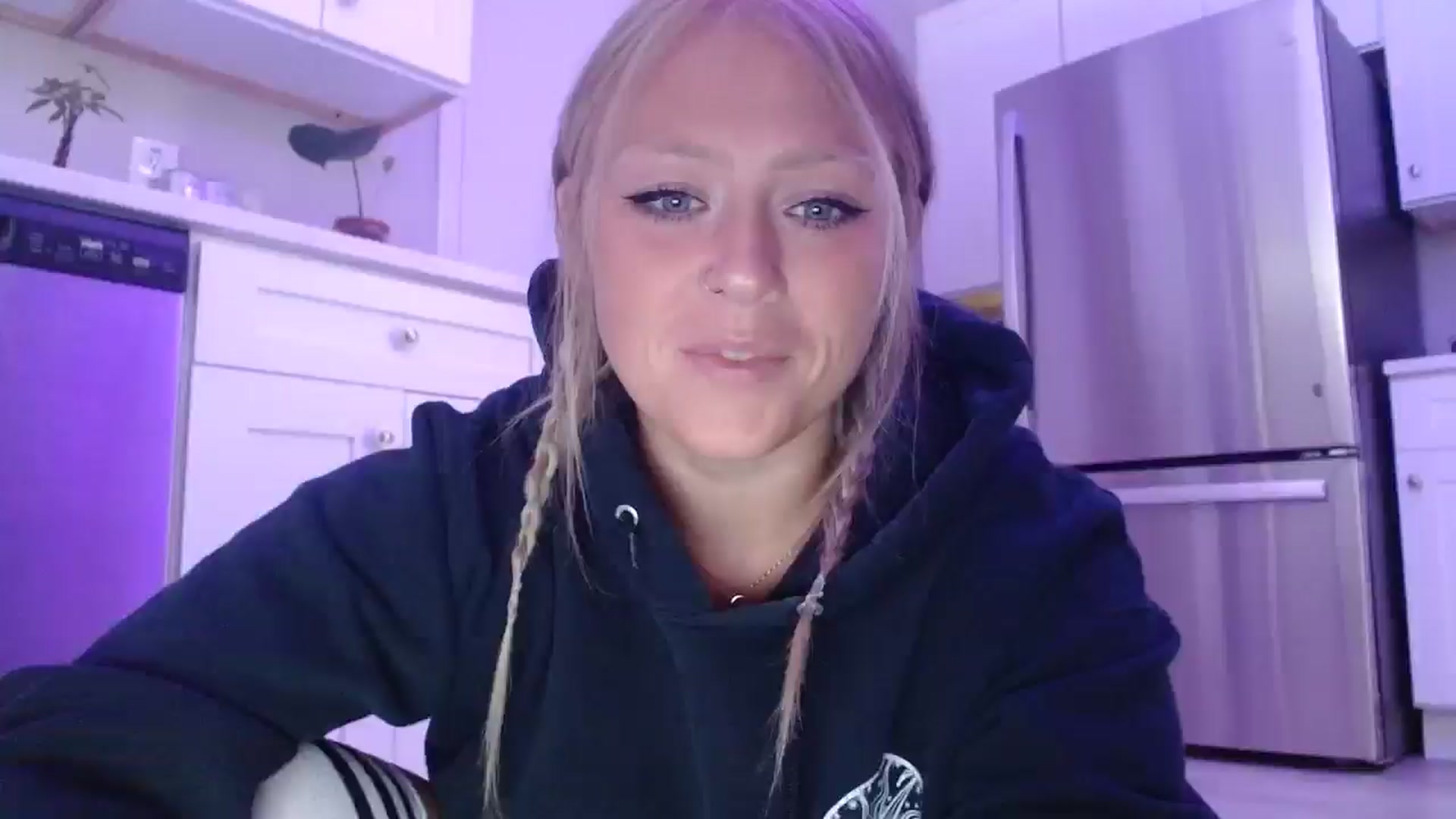 Gallery image thumbnail from SneakyAlice's myfreecams stream on, 07/28/2025, 22:00 image 1 of 20