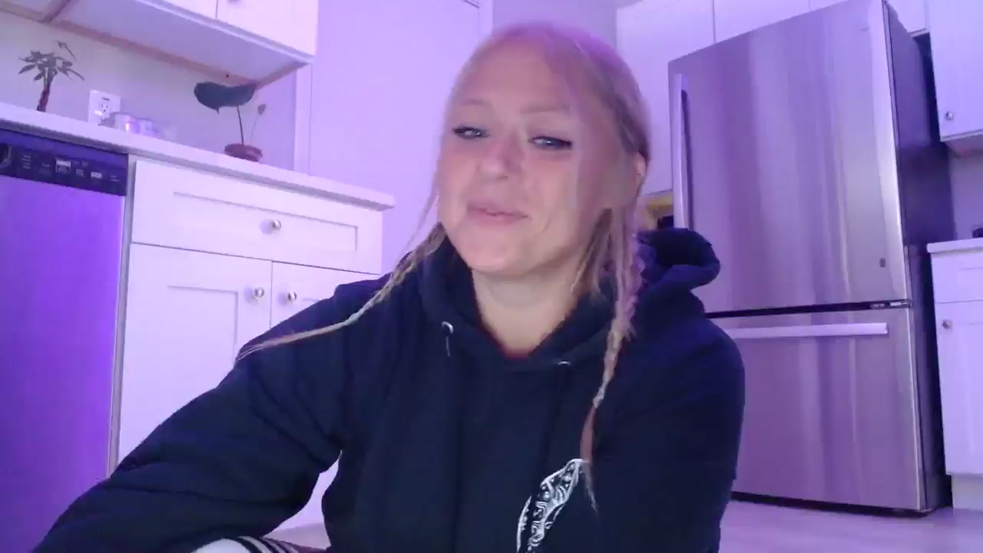 Gallery image thumbnail from SneakyAlice's myfreecams stream on, 07/28/2025, 22:00 image 14 of 20
