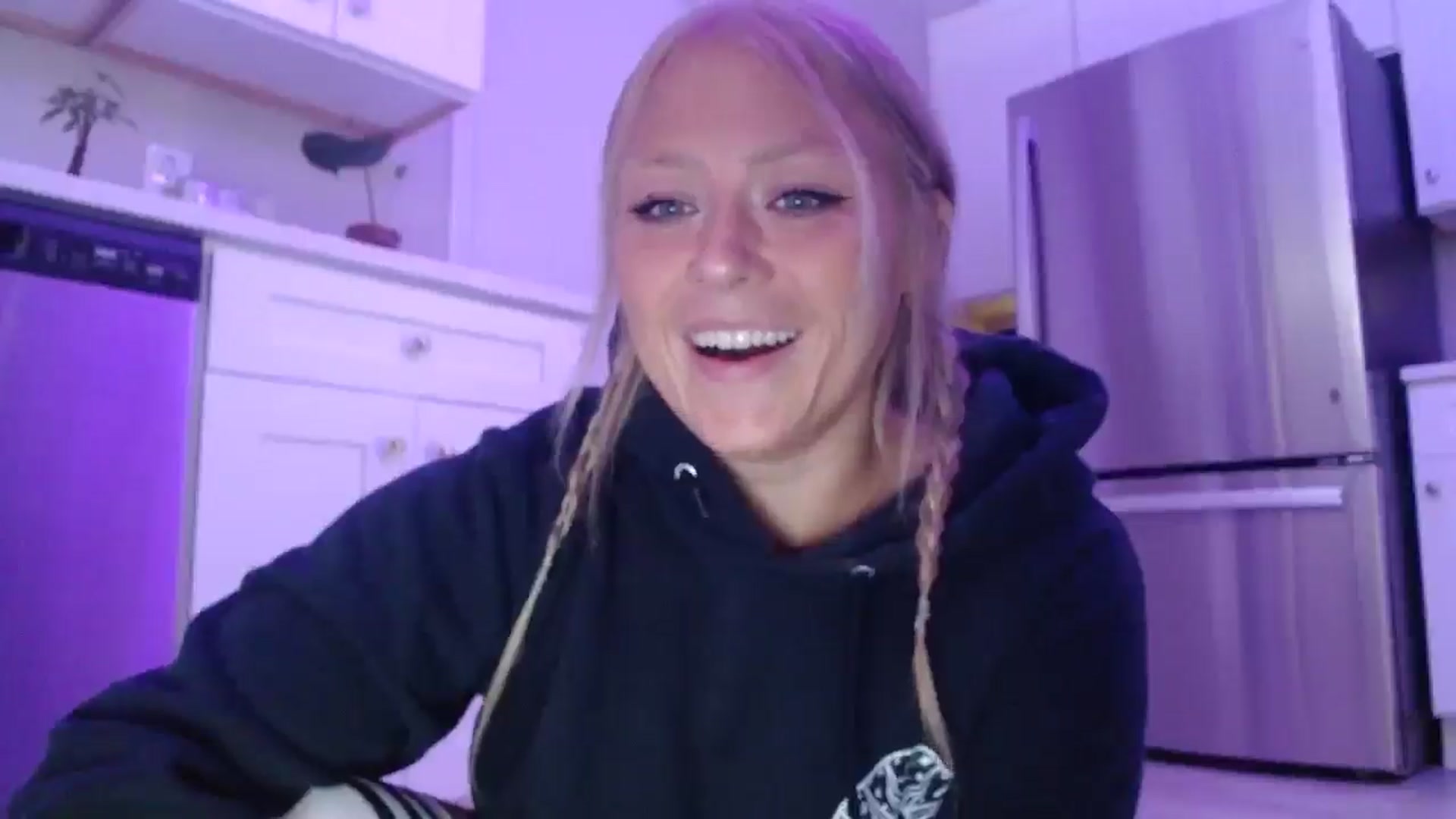 Gallery image thumbnail from SneakyAlice's myfreecams stream on, 07/28/2025, 22:00 image 6 of 20