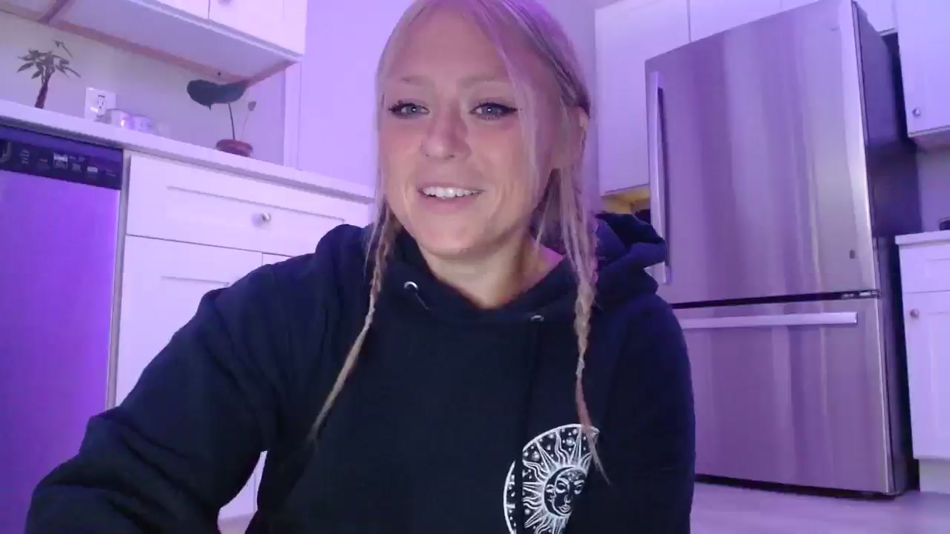 Gallery image thumbnail from SneakyAlice's myfreecams stream on, 07/28/2025, 22:00 image 16 of 20