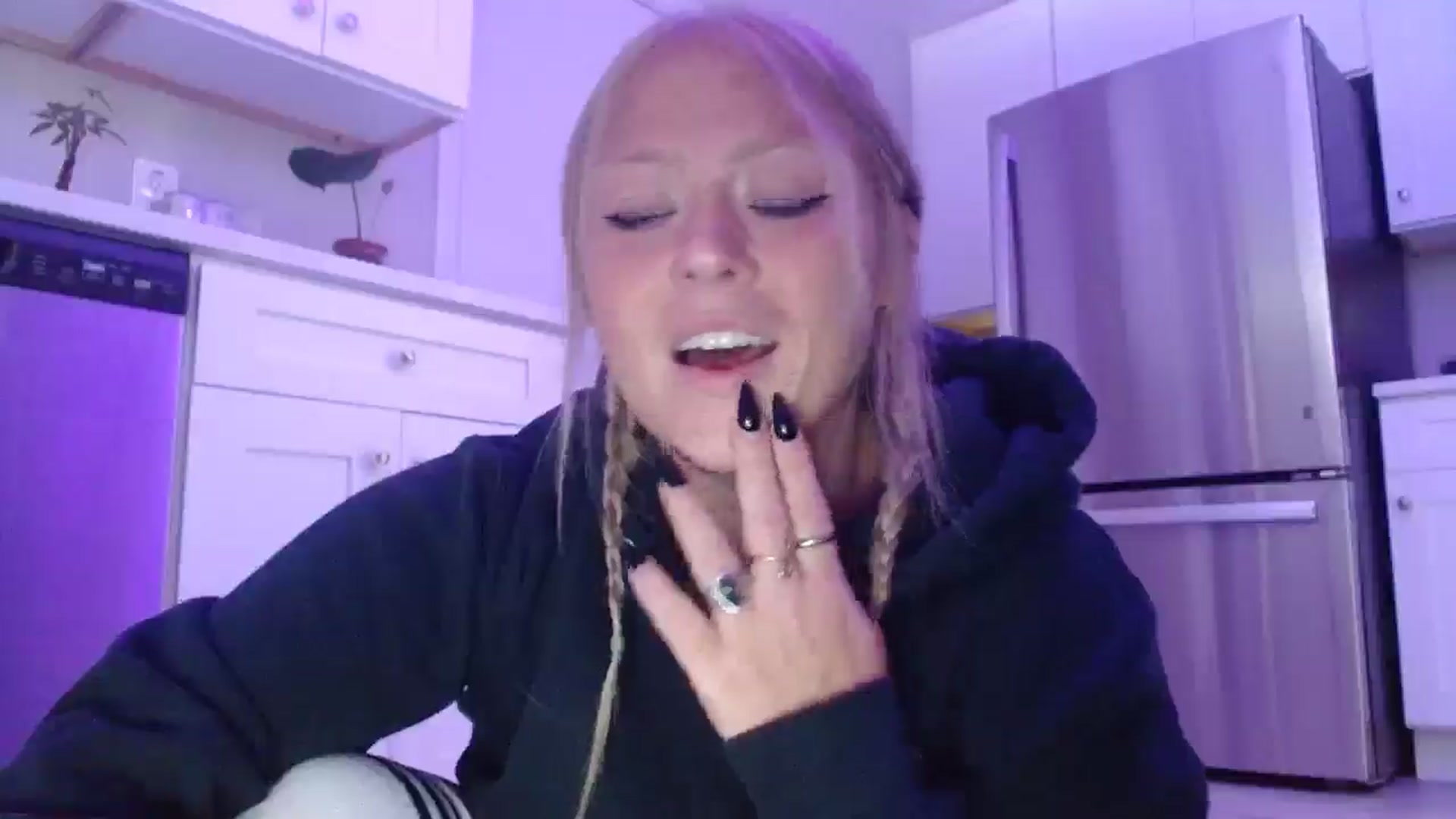 Gallery image thumbnail from SneakyAlice's myfreecams stream on, 07/28/2025, 22:00 image 17 of 20