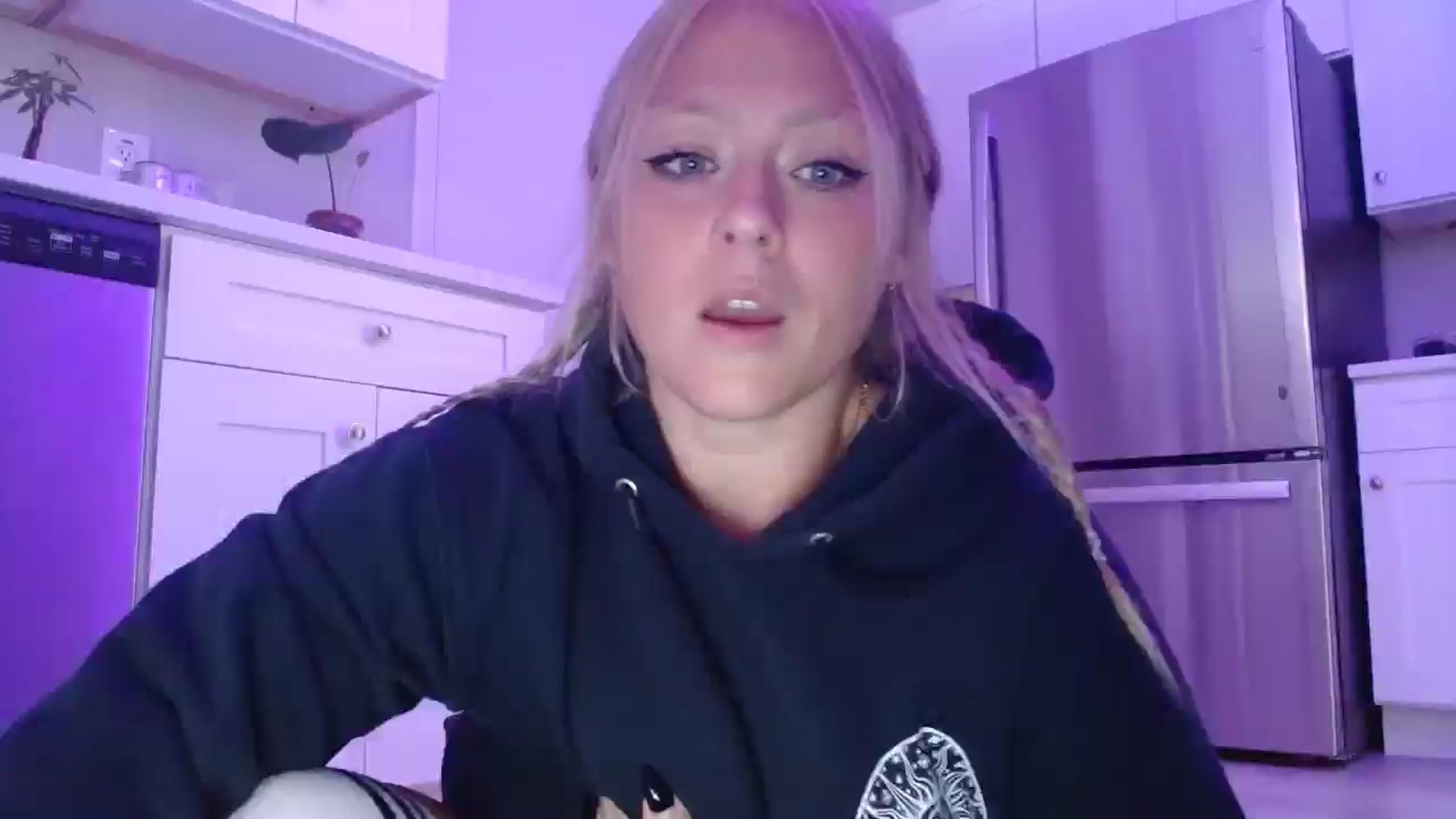 Gallery image thumbnail from SneakyAlice's myfreecams stream on, 07/28/2025, 23:03 image 1 of 20