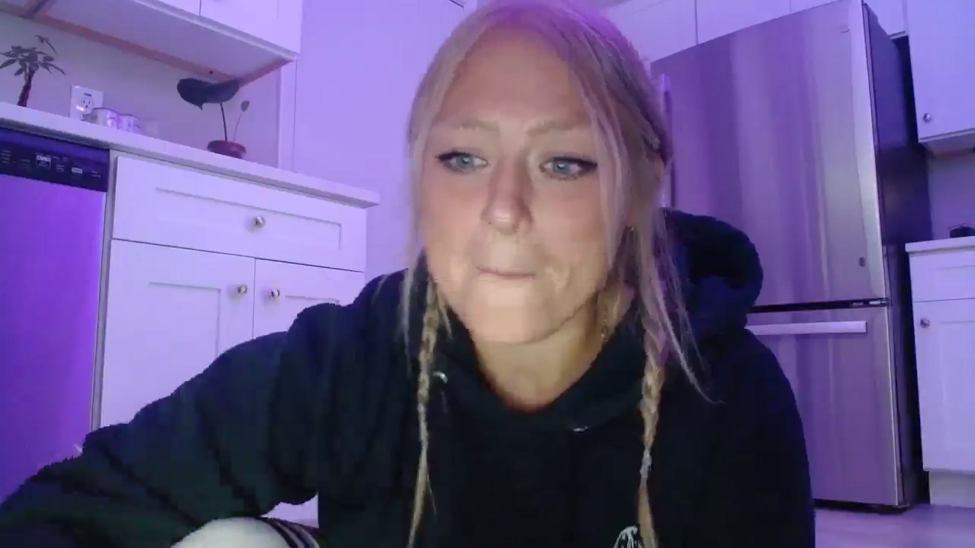 Gallery image thumbnail from SneakyAlice's myfreecams stream on, 07/28/2025, 23:03 image 7 of 20