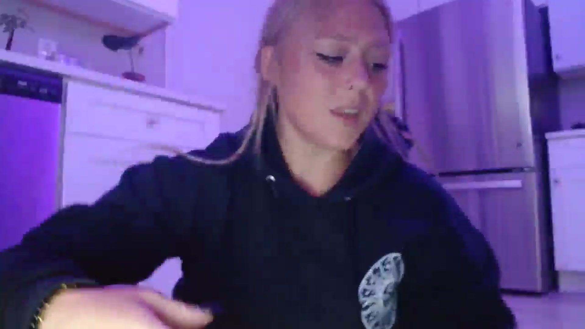 Gallery image thumbnail from SneakyAlice's myfreecams stream on, 07/28/2025, 23:03 image 9 of 20