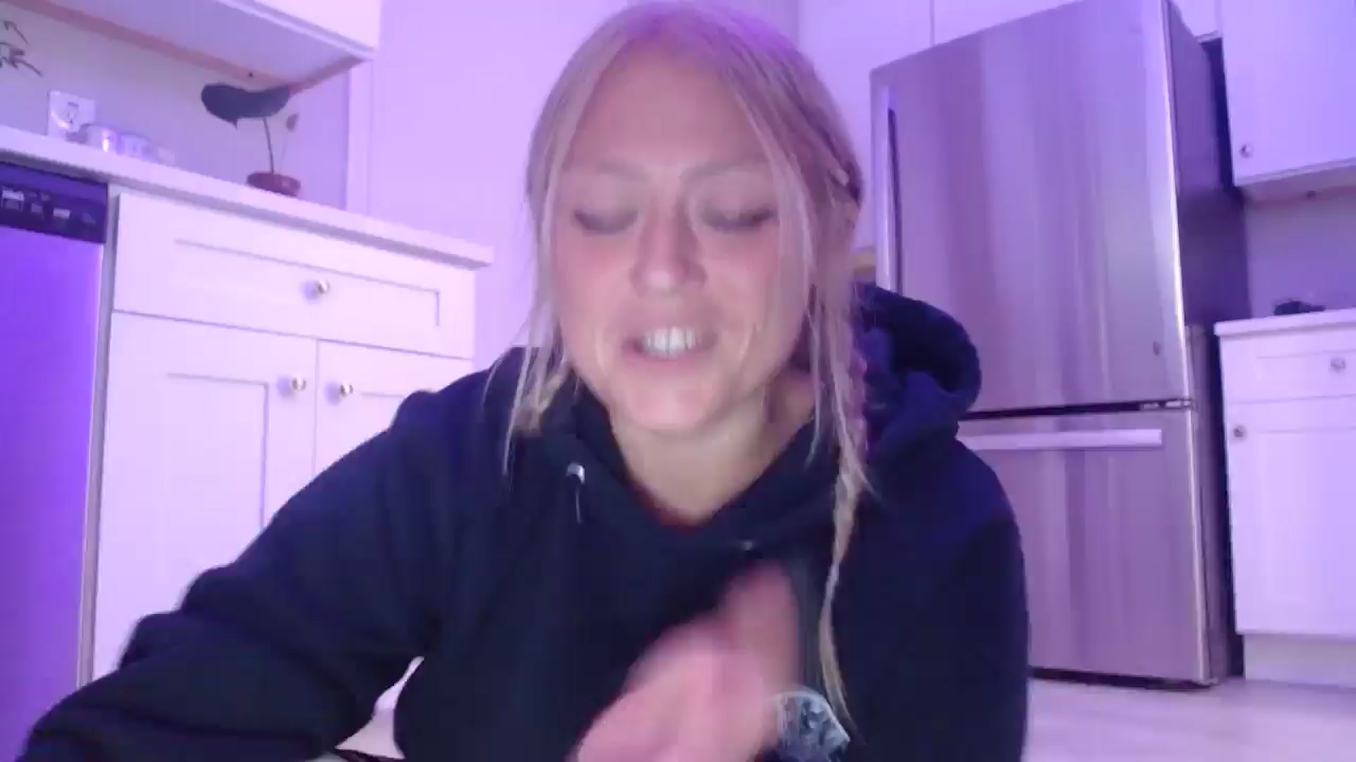 Gallery image thumbnail from SneakyAlice's myfreecams stream on, 07/28/2025, 23:03 image 14 of 20