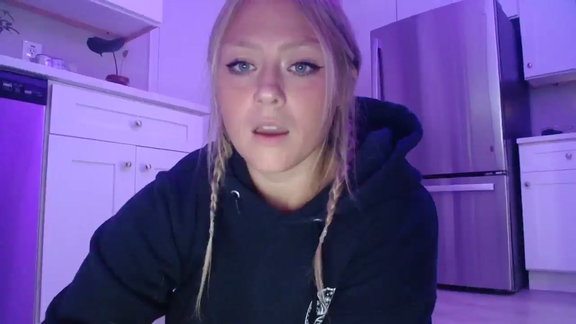 Gallery image thumbnail from SneakyAlice's myfreecams stream on, 07/28/2025, 23:03 image 19 of 20