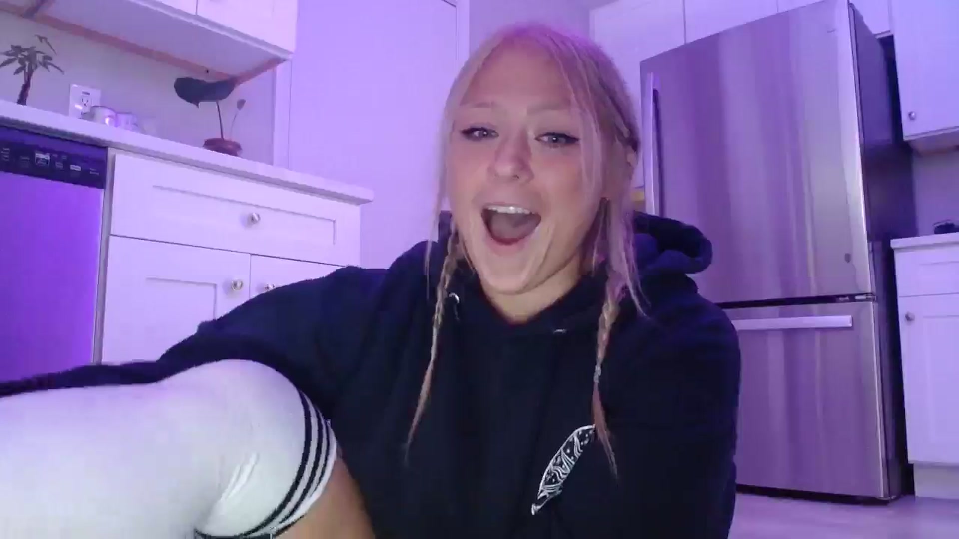 Gallery image thumbnail from SneakyAlice's myfreecams stream on, 07/28/2025, 23:03 image 5 of 20