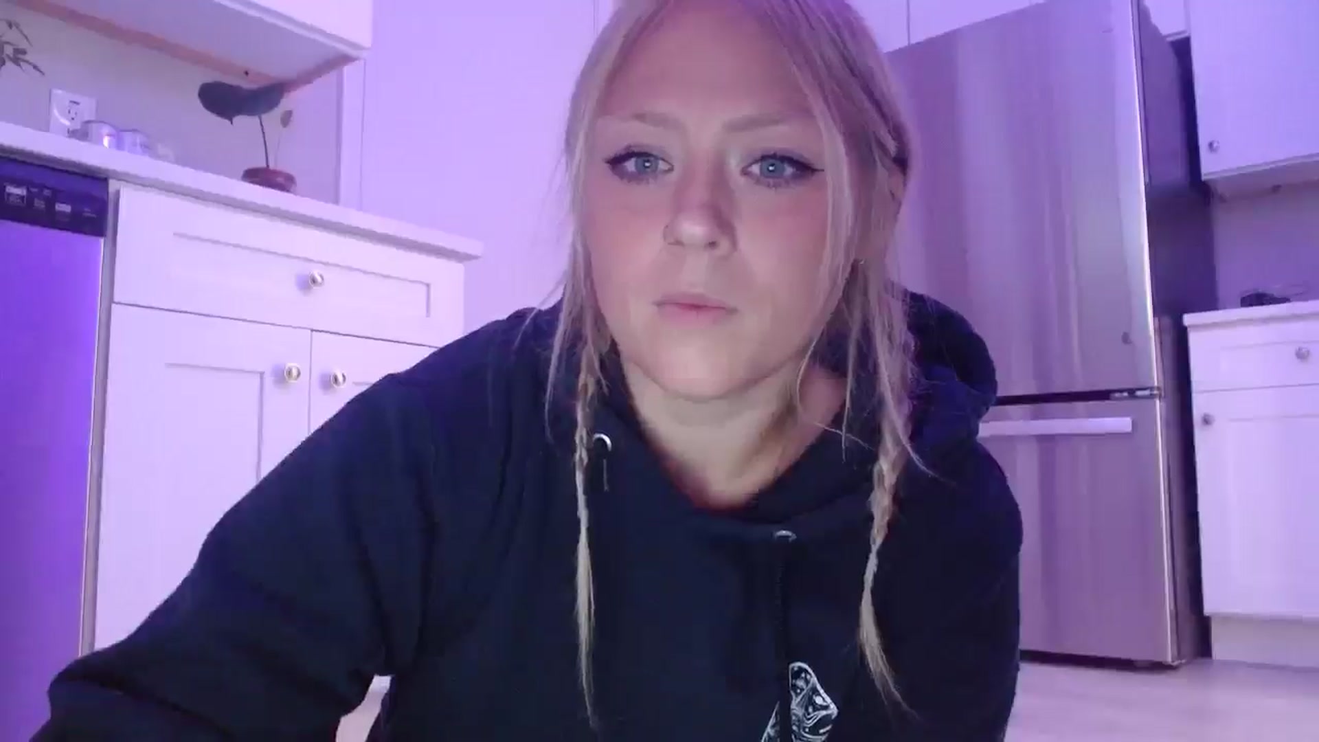 Gallery image thumbnail from SneakyAlice's myfreecams stream on, 07/28/2025, 23:03 image 18 of 20
