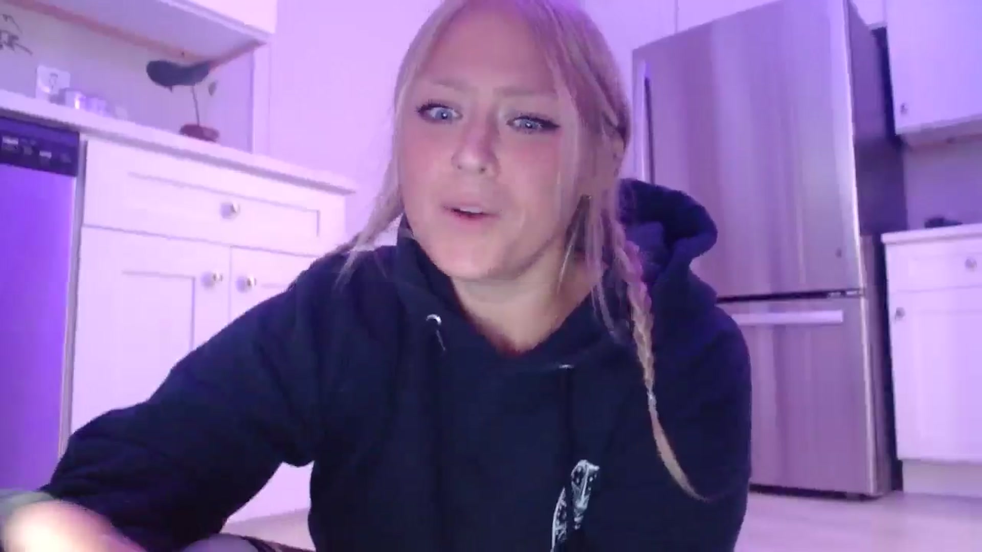 Gallery image thumbnail from SneakyAlice's myfreecams stream on, 07/28/2025, 23:03 image 20 of 20
