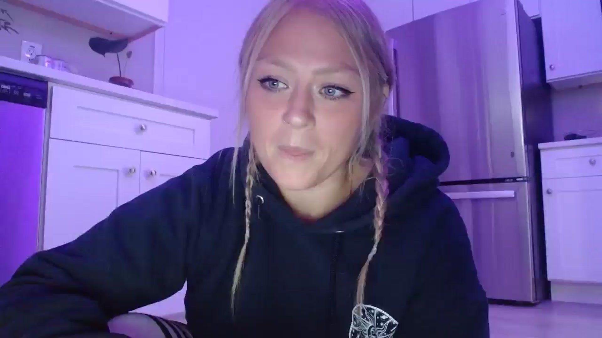 Gallery image thumbnail from SneakyAlice's myfreecams stream on, 07/28/2025, 23:03 image 10 of 20