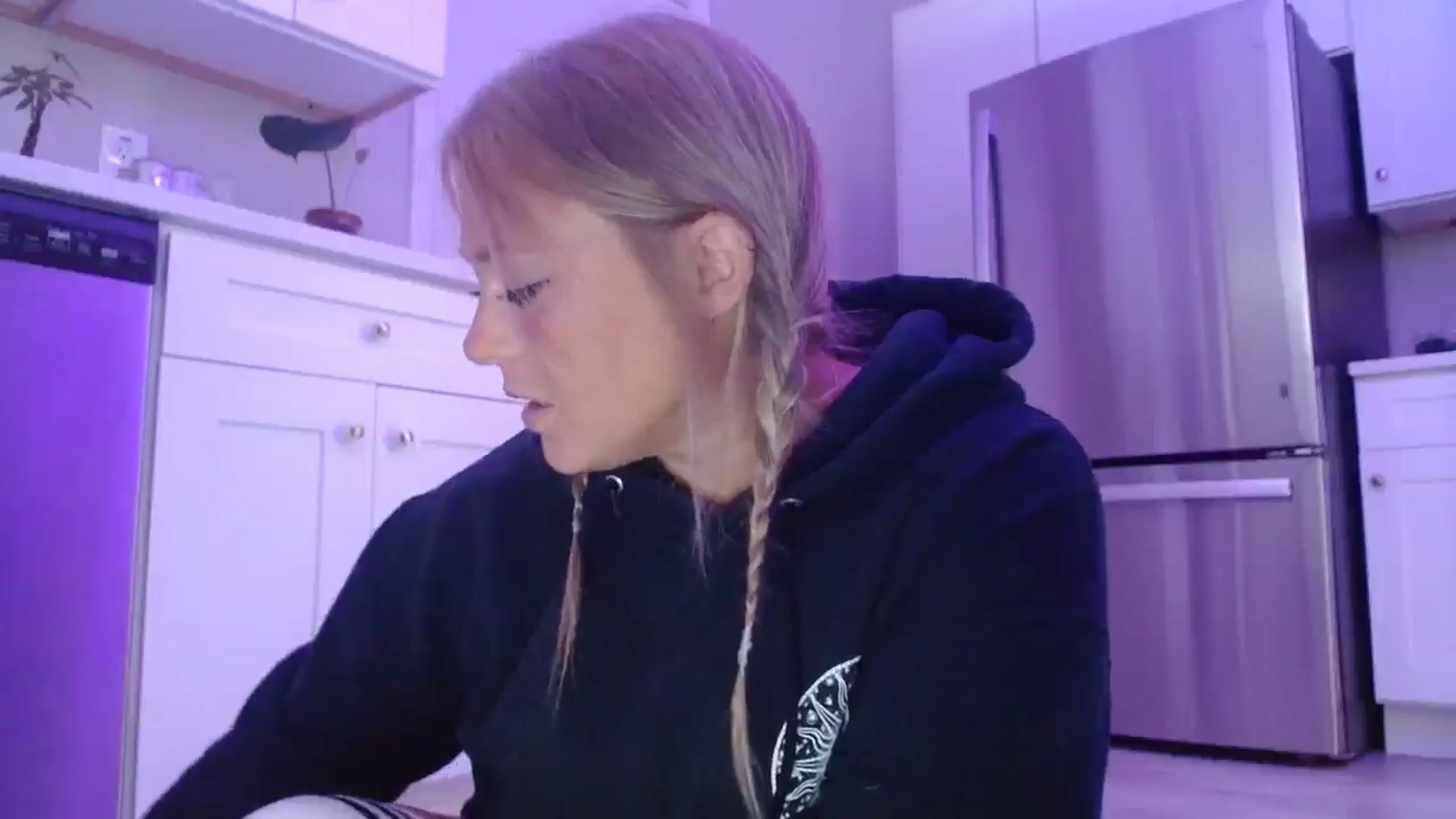 Gallery image thumbnail from SneakyAlice's myfreecams stream on, 07/28/2025, 23:03 image 2 of 20