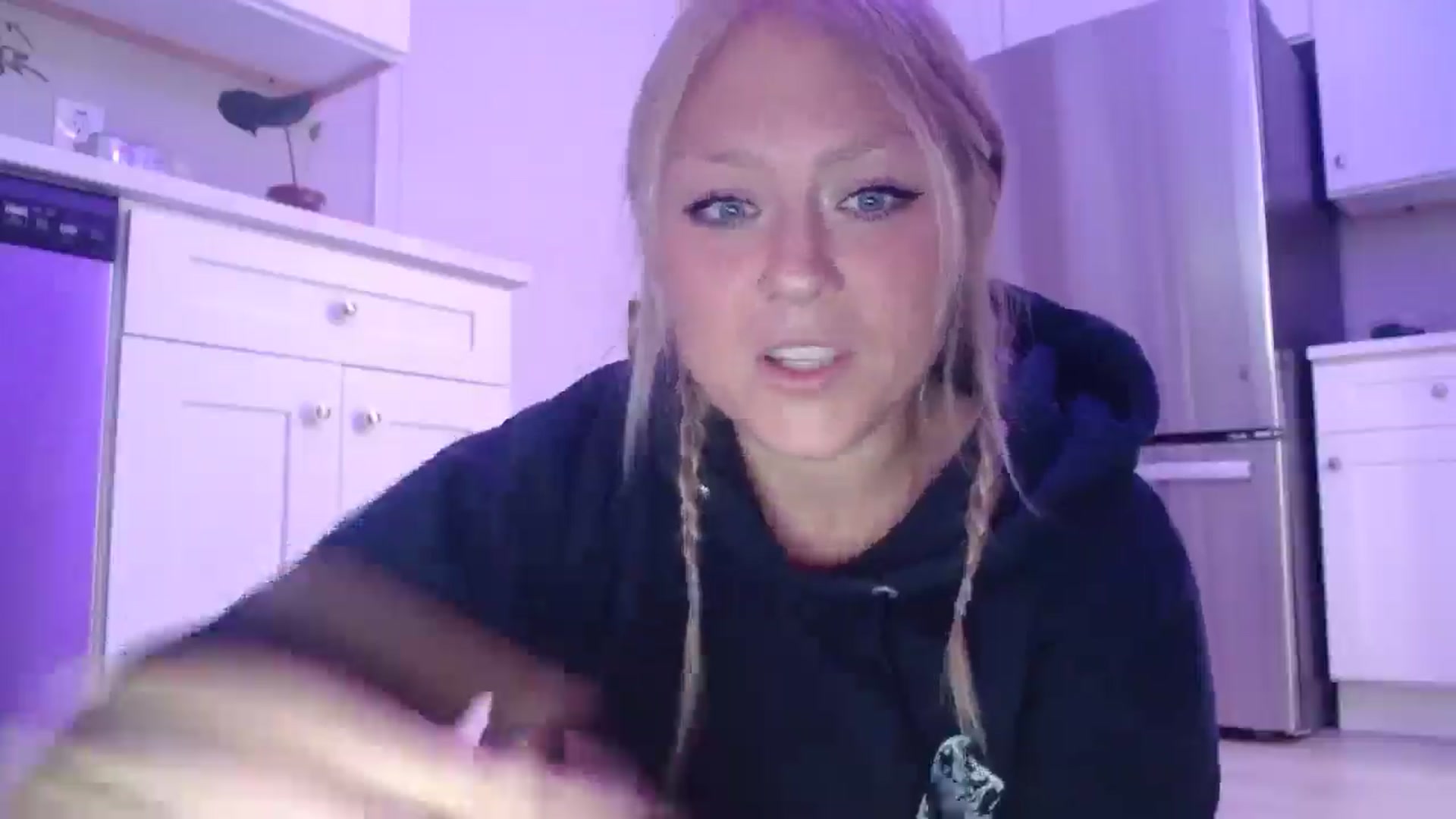 Gallery image thumbnail from SneakyAlice's myfreecams stream on, 07/28/2025, 23:03 image 17 of 20