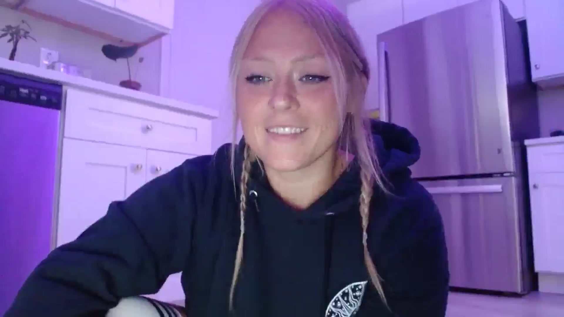 Gallery image thumbnail from SneakyAlice's myfreecams stream on, 07/28/2025, 23:03 image 4 of 20