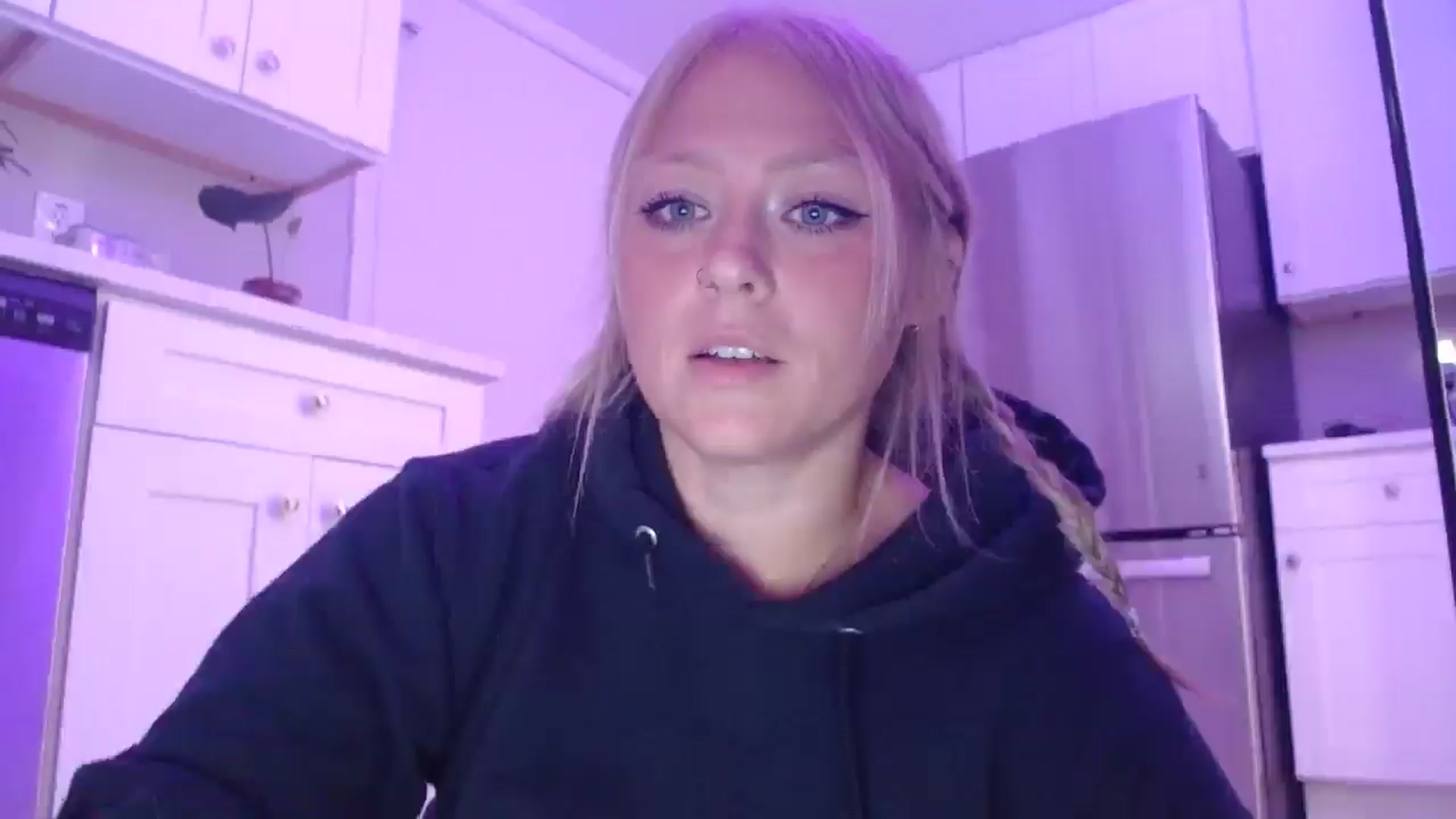 Gallery image thumbnail from SneakyAlice's myfreecams stream on, 07/28/2025, 23:20 image 11 of 20