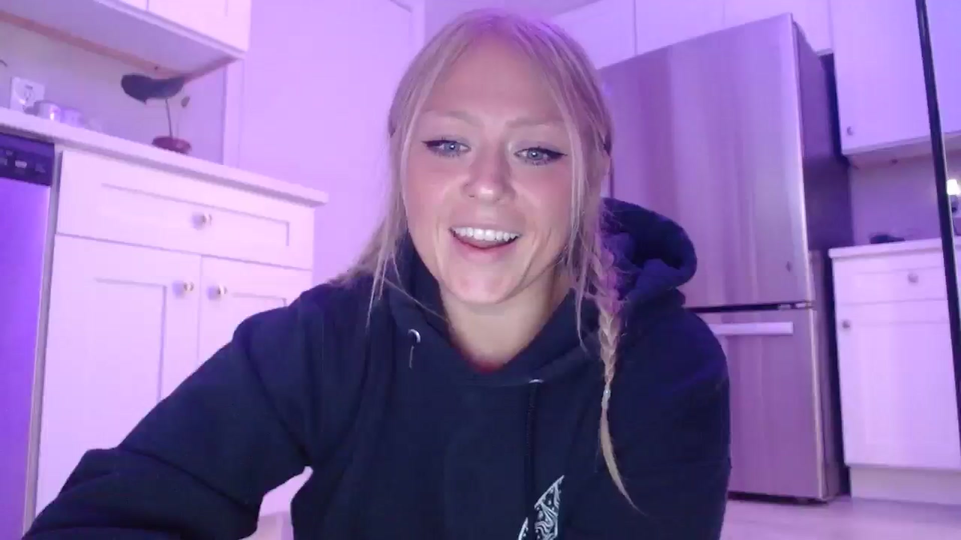 Gallery image thumbnail from SneakyAlice's myfreecams stream on, 07/28/2025, 23:20 image 17 of 20