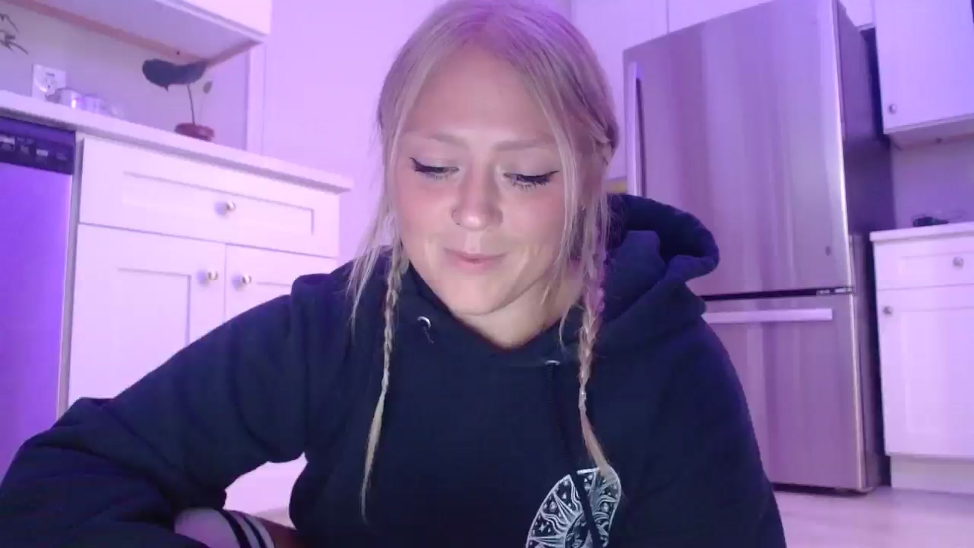 Gallery image thumbnail from SneakyAlice's myfreecams stream on, 07/28/2025, 23:20 image 8 of 20