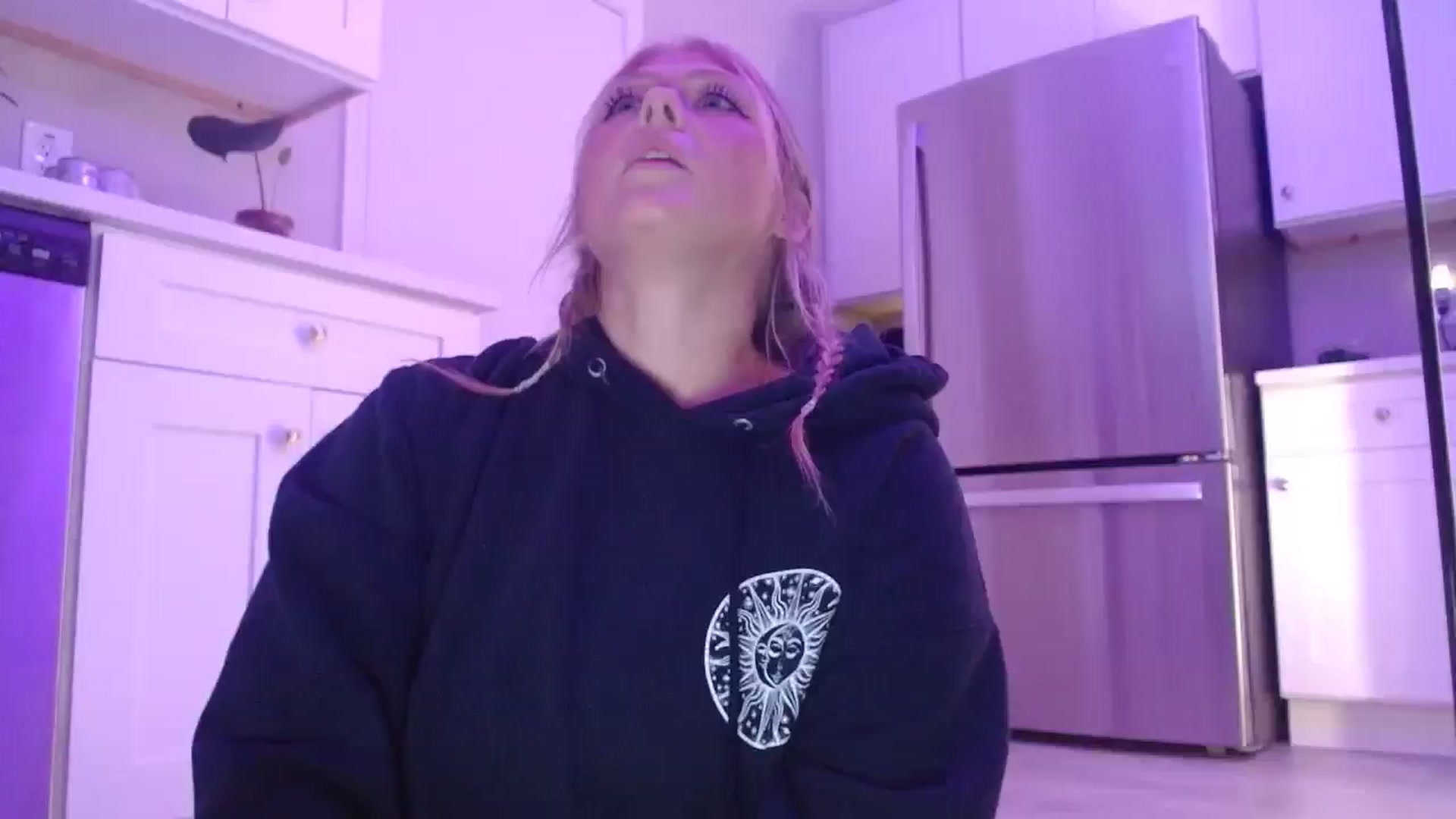 Gallery image thumbnail from SneakyAlice's myfreecams stream on, 07/29/2025, 24:18 image 14 of 20