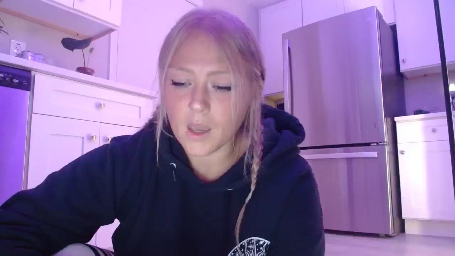Gallery image thumbnail from SneakyAlice's myfreecams stream on, 07/29/2025, 24:18 image 12 of 20