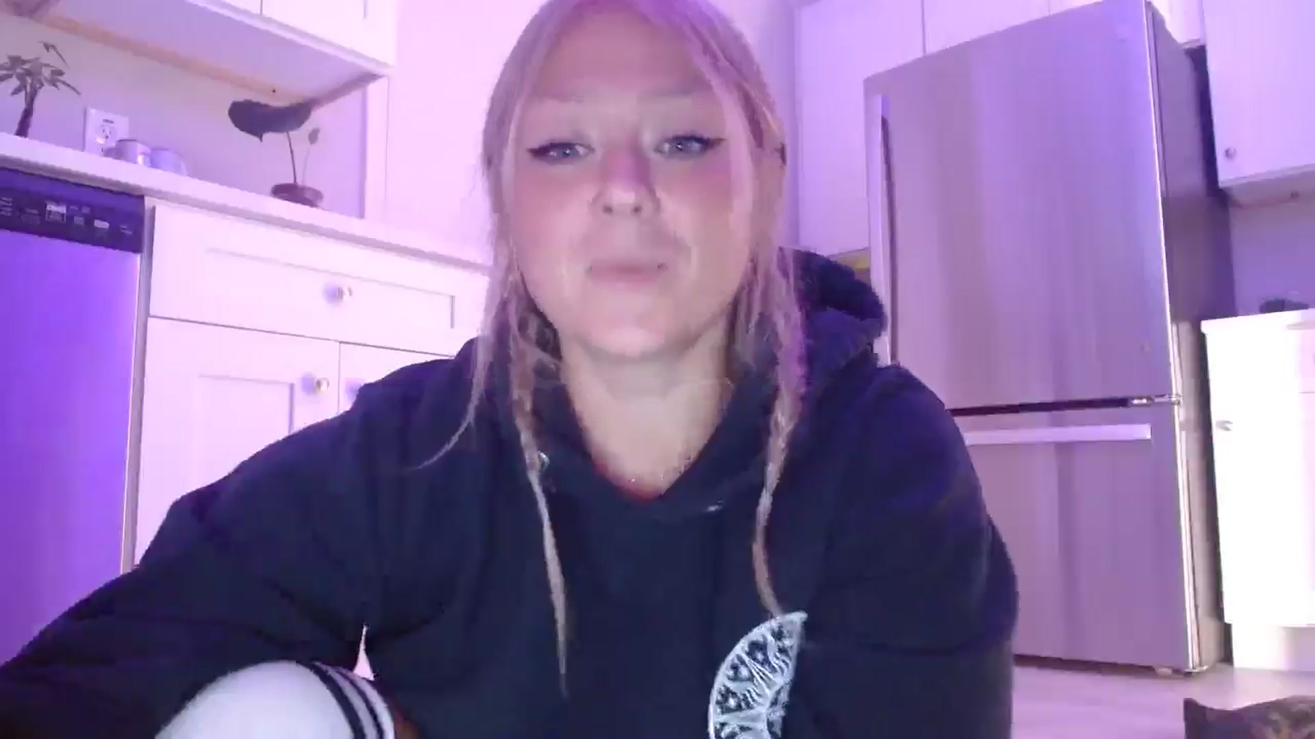 Gallery image thumbnail from SneakyAlice's myfreecams stream on, 07/29/2025, 24:18 image 16 of 20