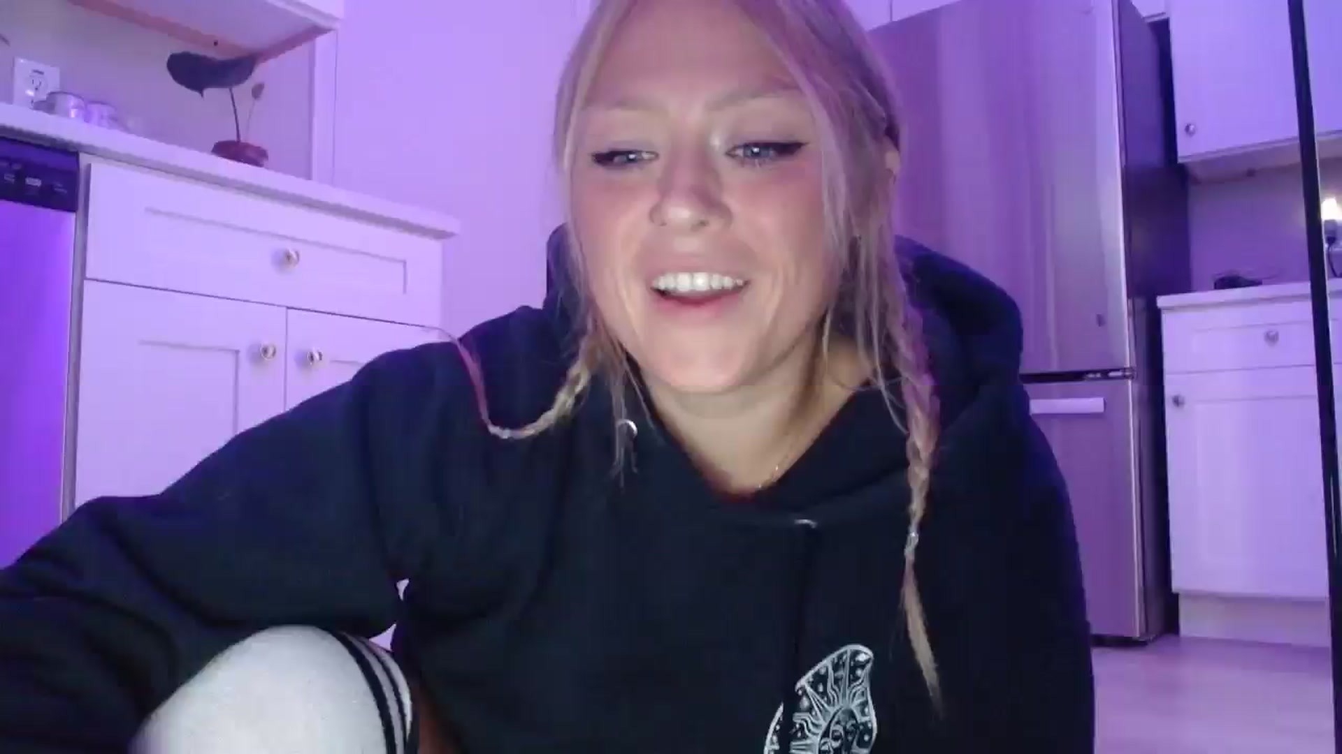 Gallery image thumbnail from SneakyAlice's myfreecams stream on, 07/29/2025, 24:18 image 1 of 20