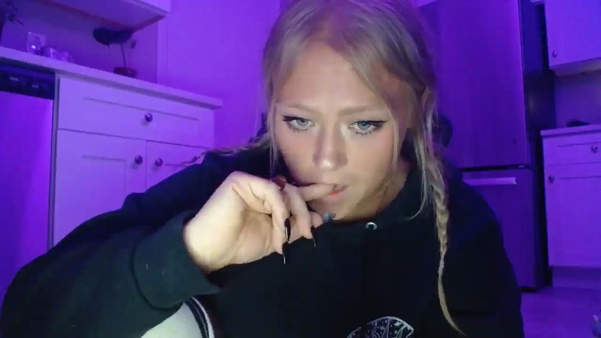 Gallery image thumbnail from SneakyAlice's myfreecams stream on, 07/29/2025, 01:39 image 12 of 20