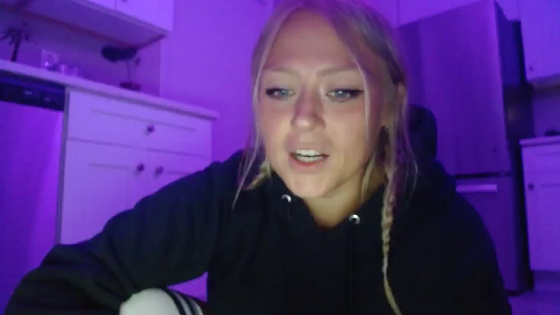 Gallery image thumbnail from SneakyAlice's myfreecams stream on, 07/29/2025, 01:39 image 6 of 20