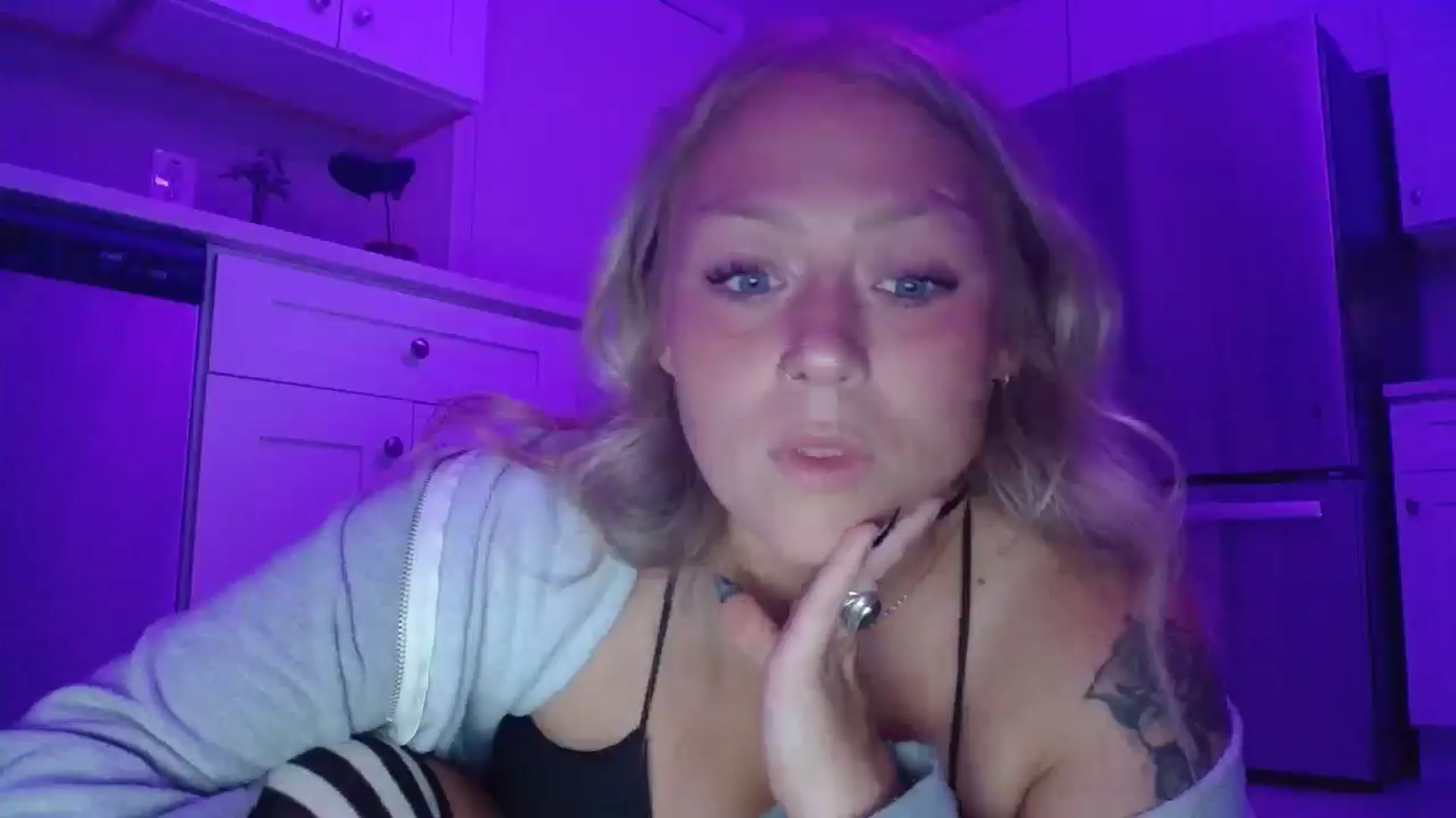 Gallery image thumbnail from SneakyAlice's myfreecams stream on, 07/30/2025, 02:49 image 12 of 20