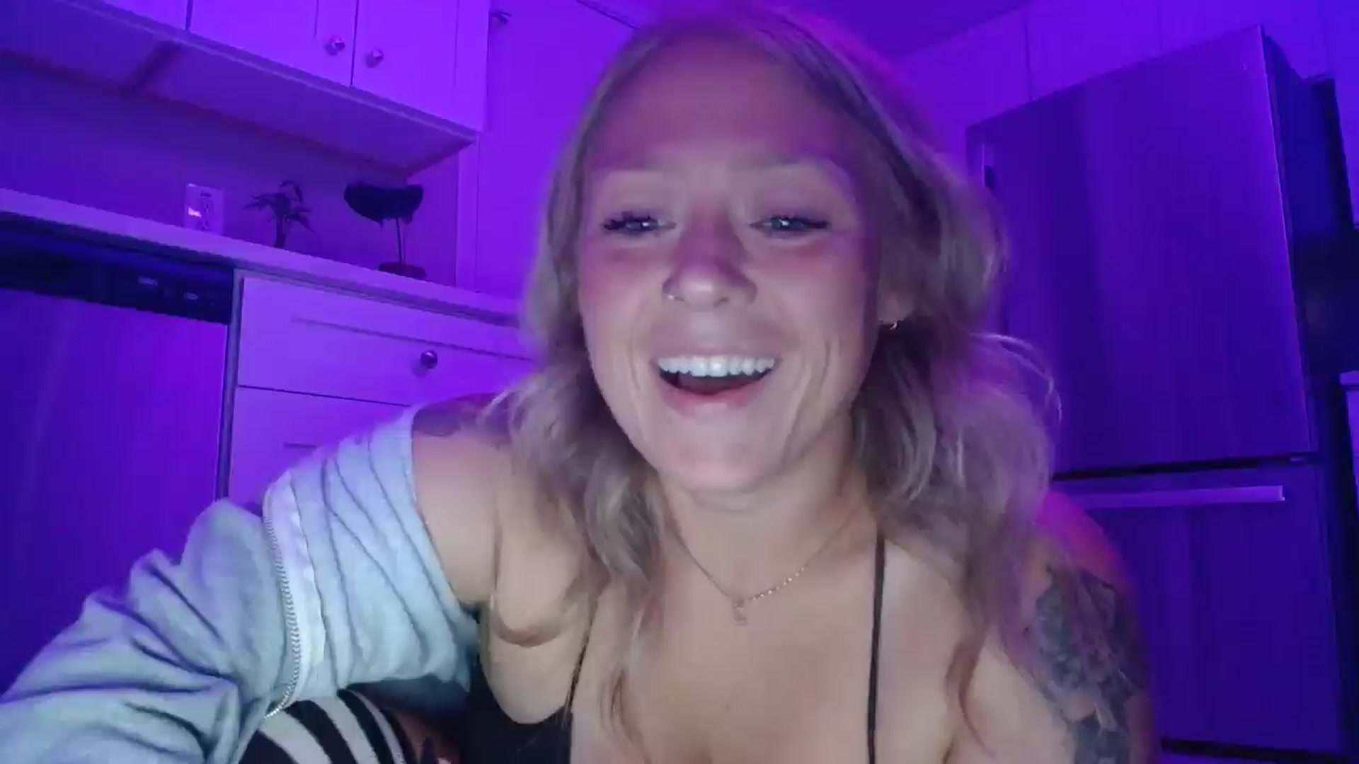 Gallery image thumbnail from SneakyAlice's myfreecams stream on, 07/30/2025, 02:49 image 5 of 20