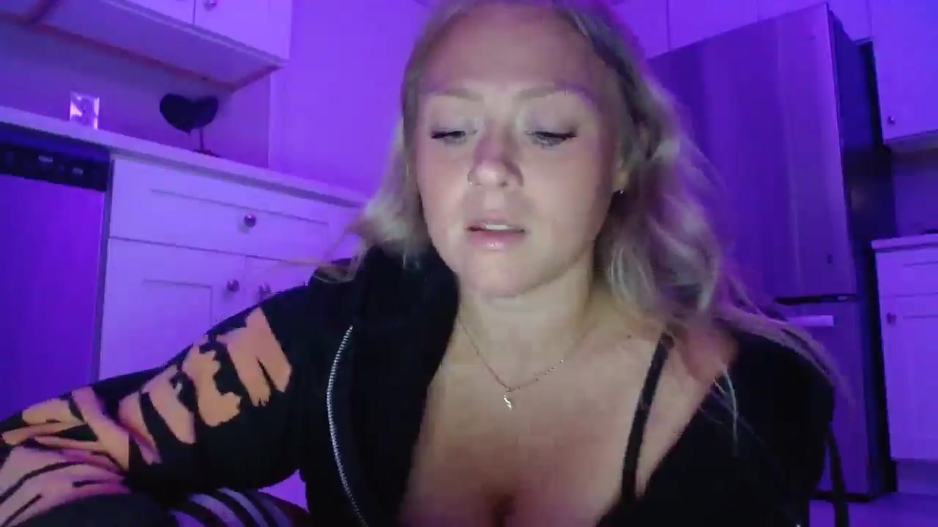 Gallery image thumbnail from SneakyAlice's myfreecams stream on, 08/04/2025, 02:00 image 4 of 20