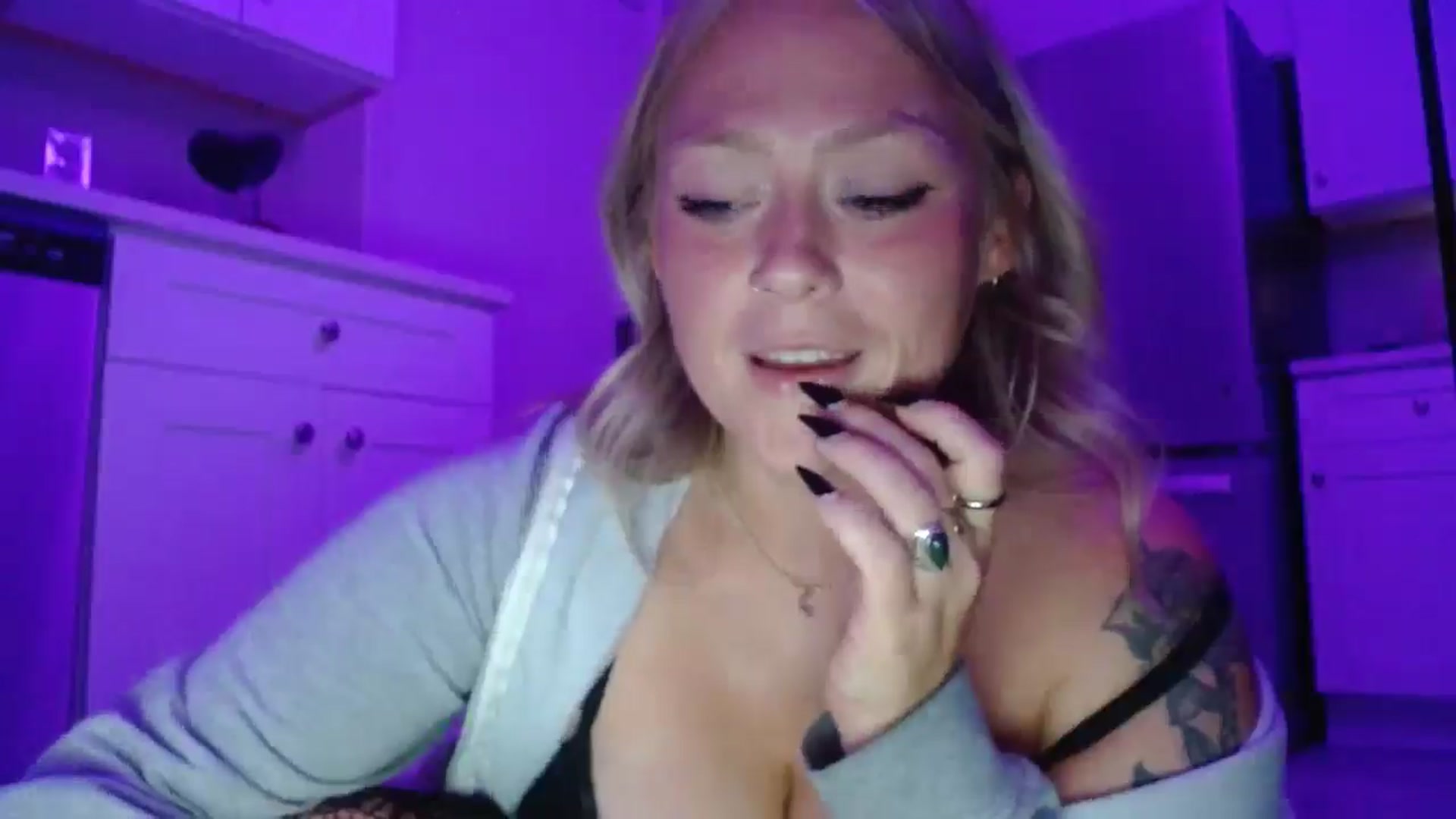 Gallery image thumbnail from SneakyAlice's myfreecams stream on, 08/05/2025, 03:47 image 4 of 20