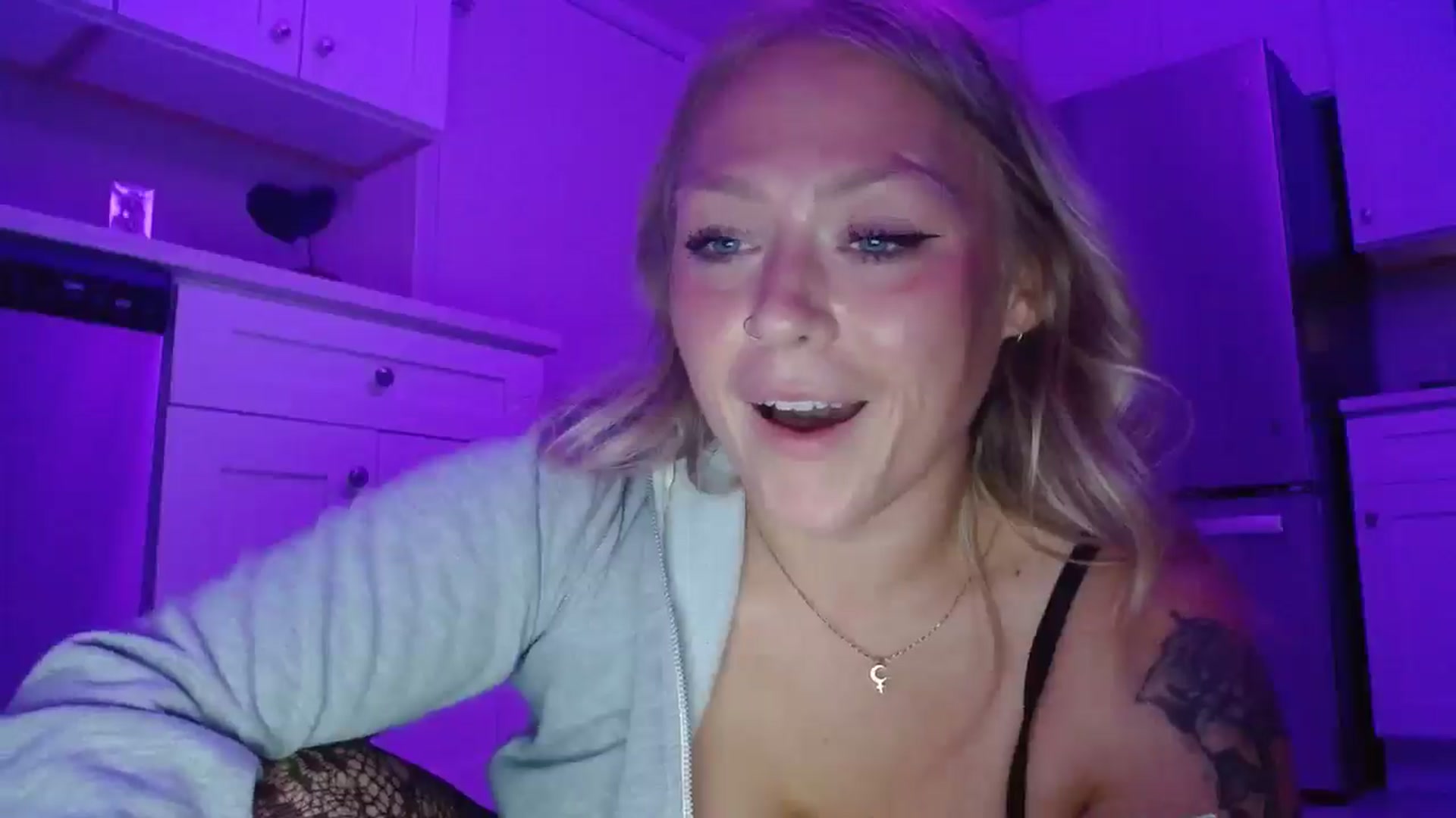 Gallery image thumbnail from SneakyAlice's myfreecams stream on, 08/05/2025, 03:47 image 20 of 20