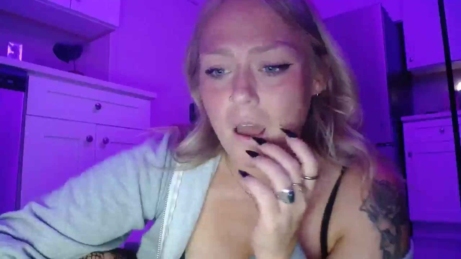 Gallery image thumbnail from SneakyAlice's myfreecams stream on, 08/05/2025, 03:47 image 7 of 20