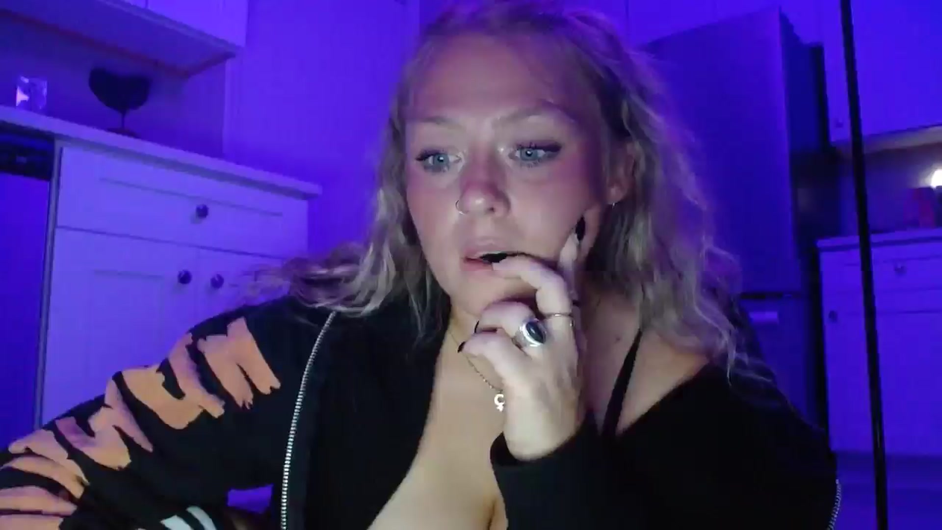 Gallery image thumbnail from SneakyAlice's myfreecams stream on, 08/06/2025, 02:22 image 19 of 20