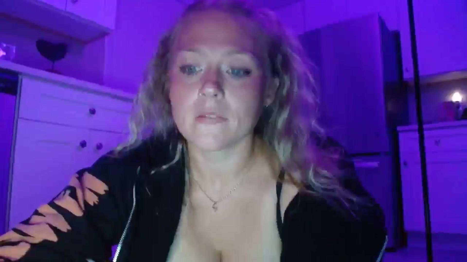 Gallery image thumbnail from SneakyAlice's myfreecams stream on, 08/06/2025, 02:22 image 9 of 20