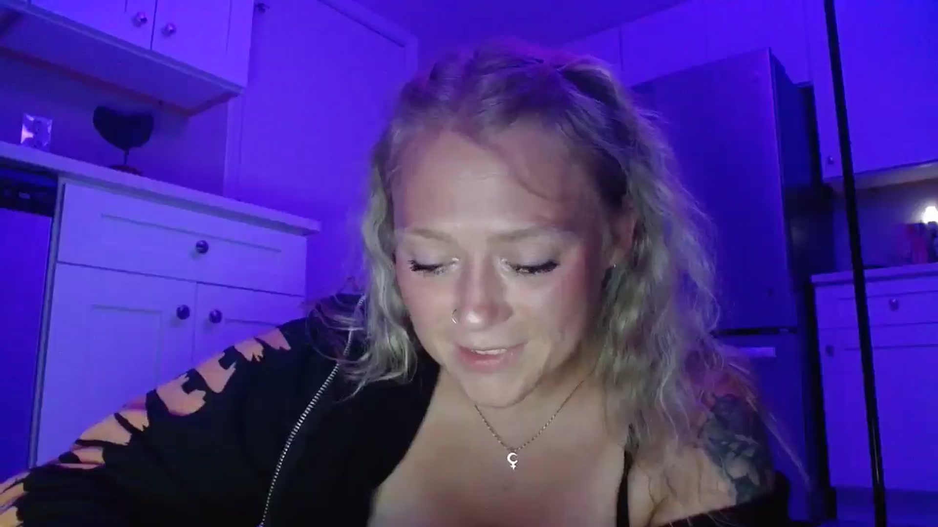 Gallery image thumbnail from SneakyAlice's myfreecams stream on, 08/06/2025, 02:22 image 17 of 20