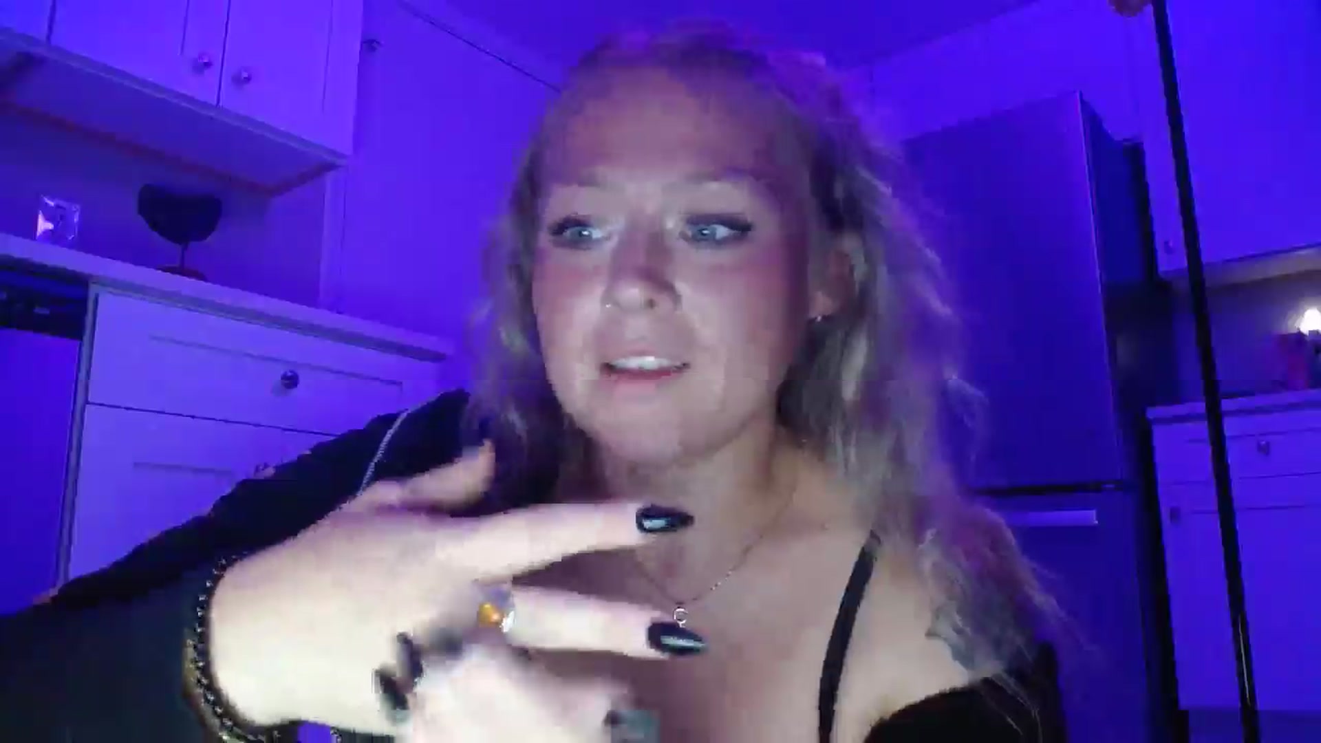 Gallery image thumbnail from SneakyAlice's myfreecams stream on, 08/06/2025, 02:22 image 15 of 20
