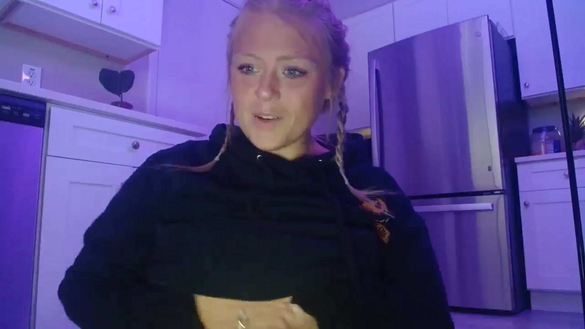 Gallery image thumbnail from SneakyAlice's myfreecams stream on, 08/11/2025, 24:20 image 7 of 20