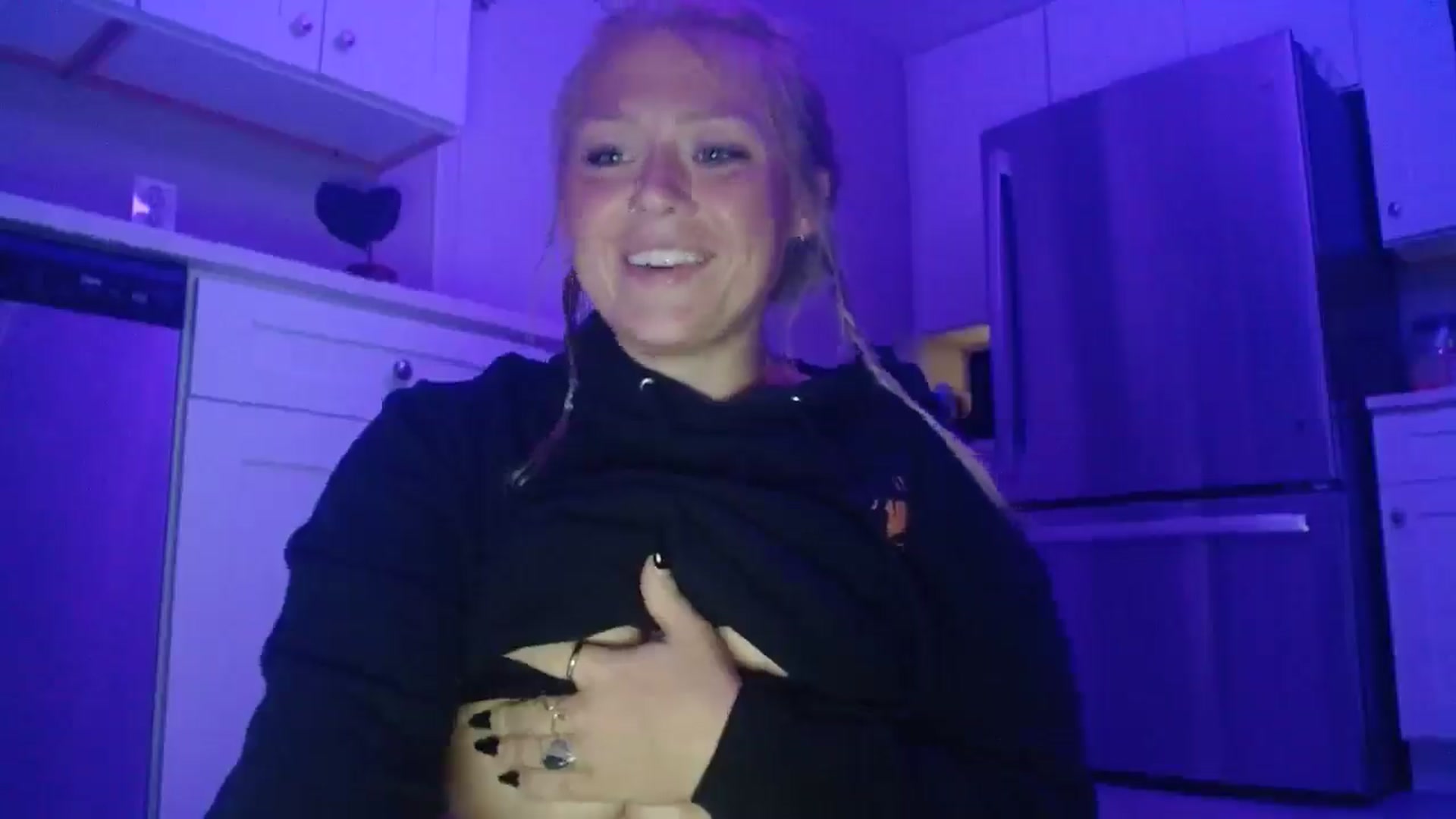Gallery image thumbnail from SneakyAlice's myfreecams stream on, 08/11/2025, 01:24 image 18 of 20