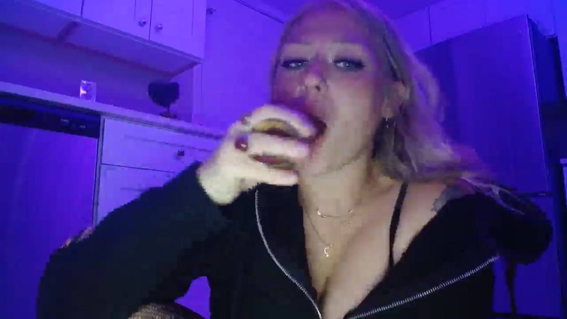 Gallery image thumbnail from SneakyAlice's myfreecams stream on, 08/12/2025, 02:43 image 11 of 20