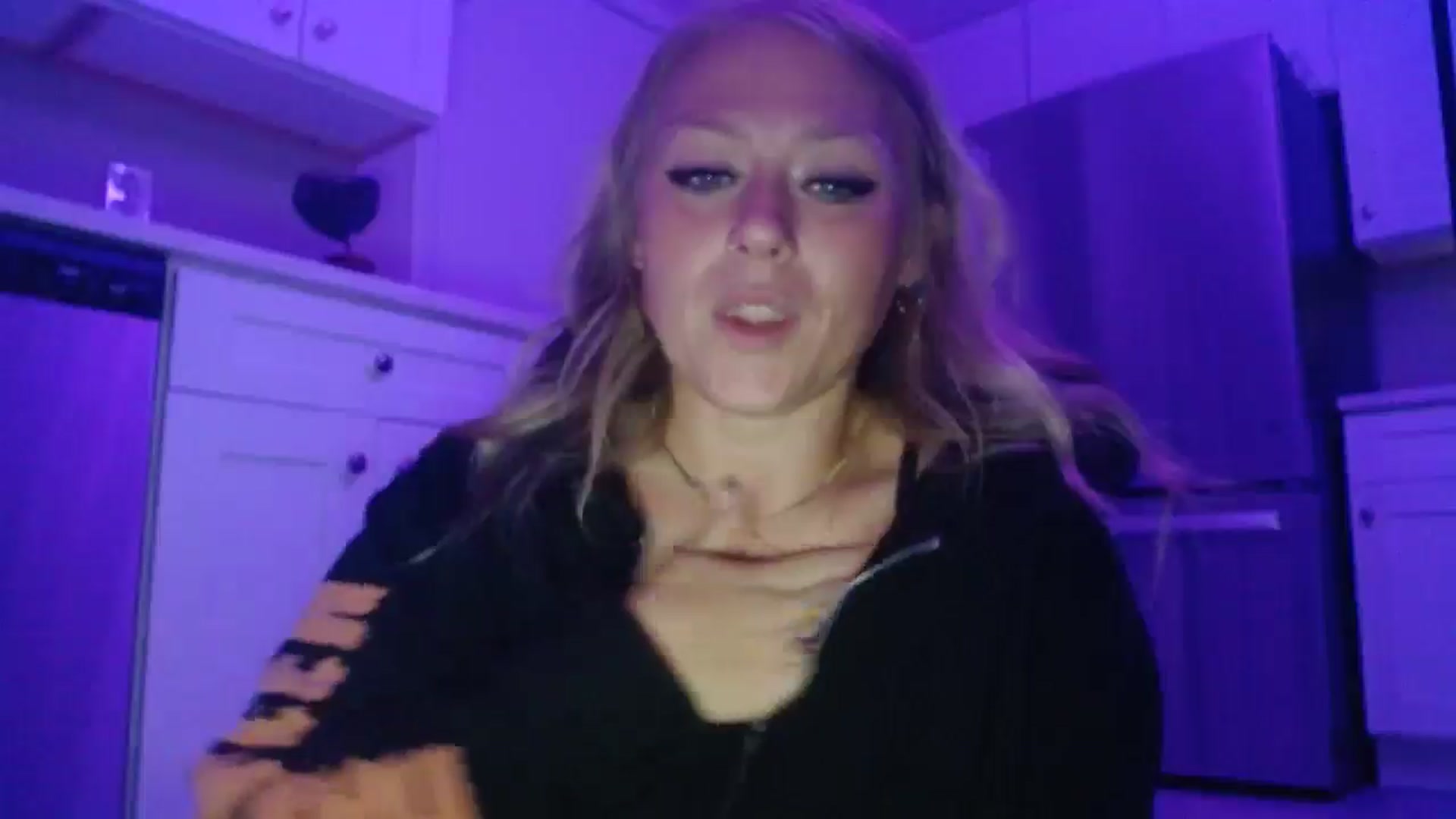 Gallery image thumbnail from SneakyAlice's myfreecams stream on, 08/12/2025, 02:43 image 19 of 20