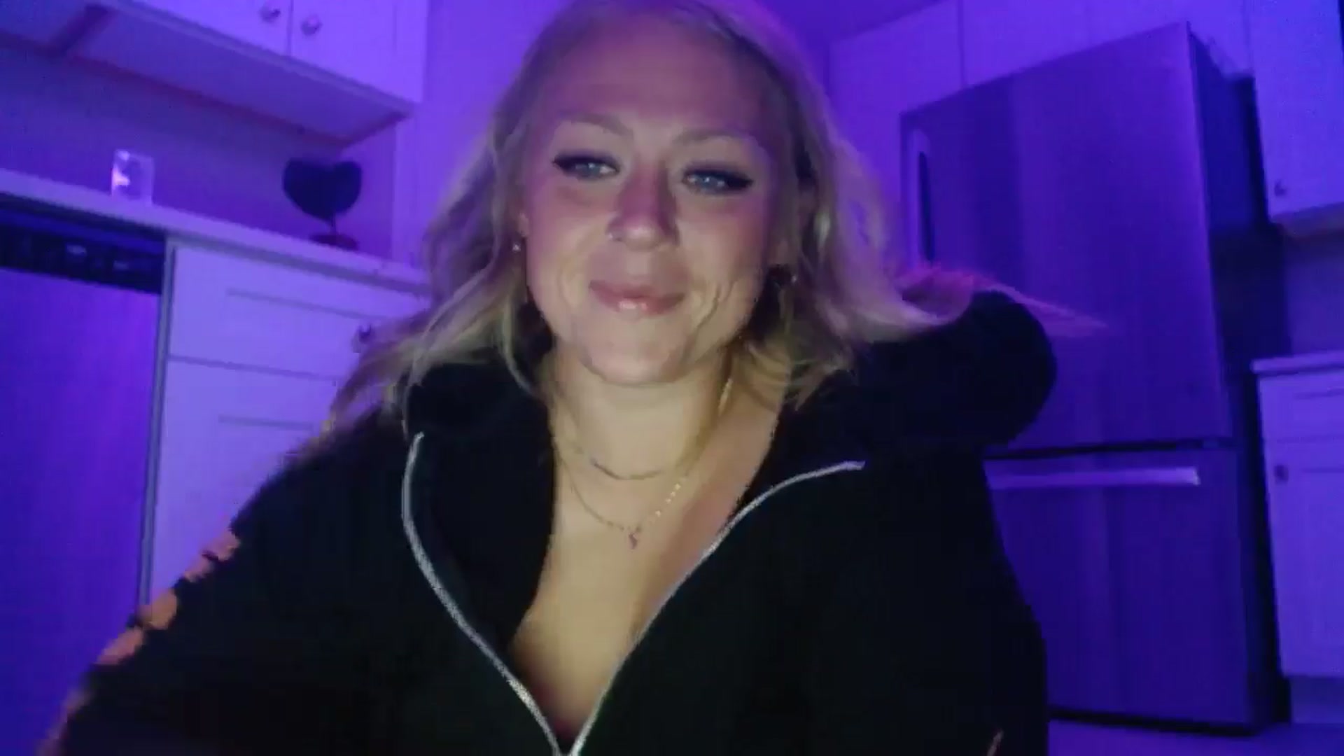 Gallery image thumbnail from SneakyAlice's myfreecams stream on, 08/12/2025, 02:43 image 16 of 20