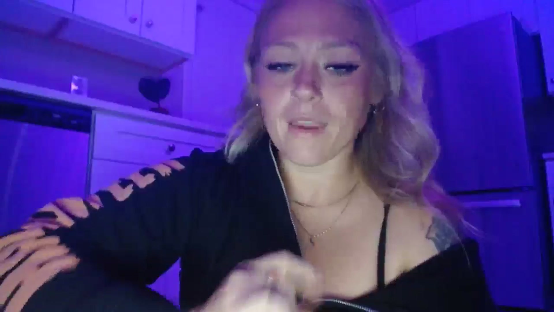 Gallery image thumbnail from SneakyAlice's myfreecams stream on, 08/12/2025, 02:43 image 8 of 20