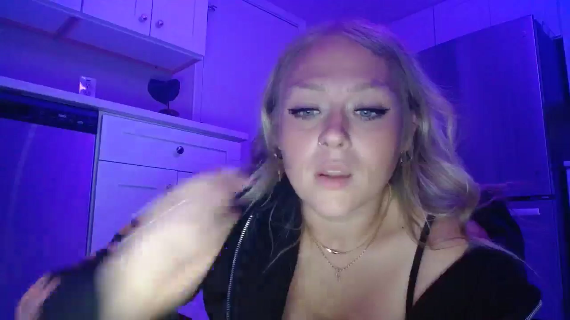 Gallery image thumbnail from SneakyAlice's myfreecams stream on, 08/12/2025, 02:43 image 4 of 20