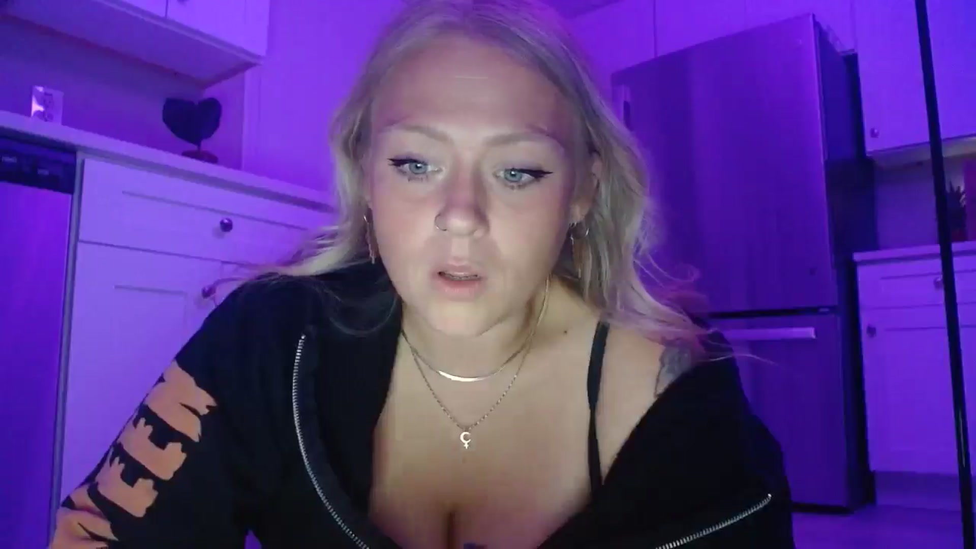 Gallery image thumbnail from SneakyAlice's myfreecams stream on, 08/13/2025, 02:25 image 17 of 20