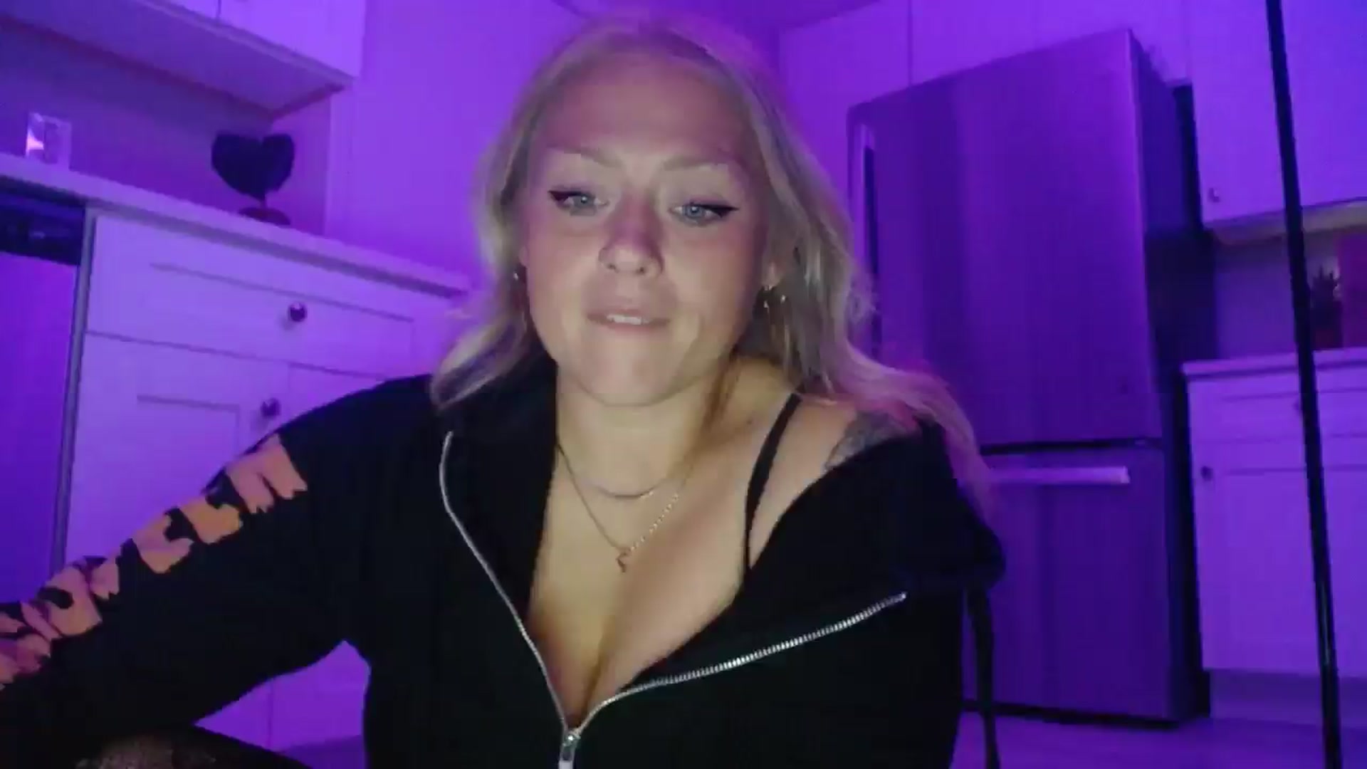 Gallery image thumbnail from SneakyAlice's myfreecams stream on, 08/13/2025, 02:25 image 5 of 20