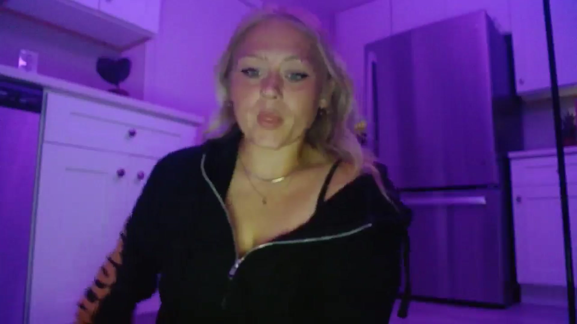 Gallery image thumbnail from SneakyAlice's myfreecams stream on, 08/13/2025, 02:25 image 4 of 20