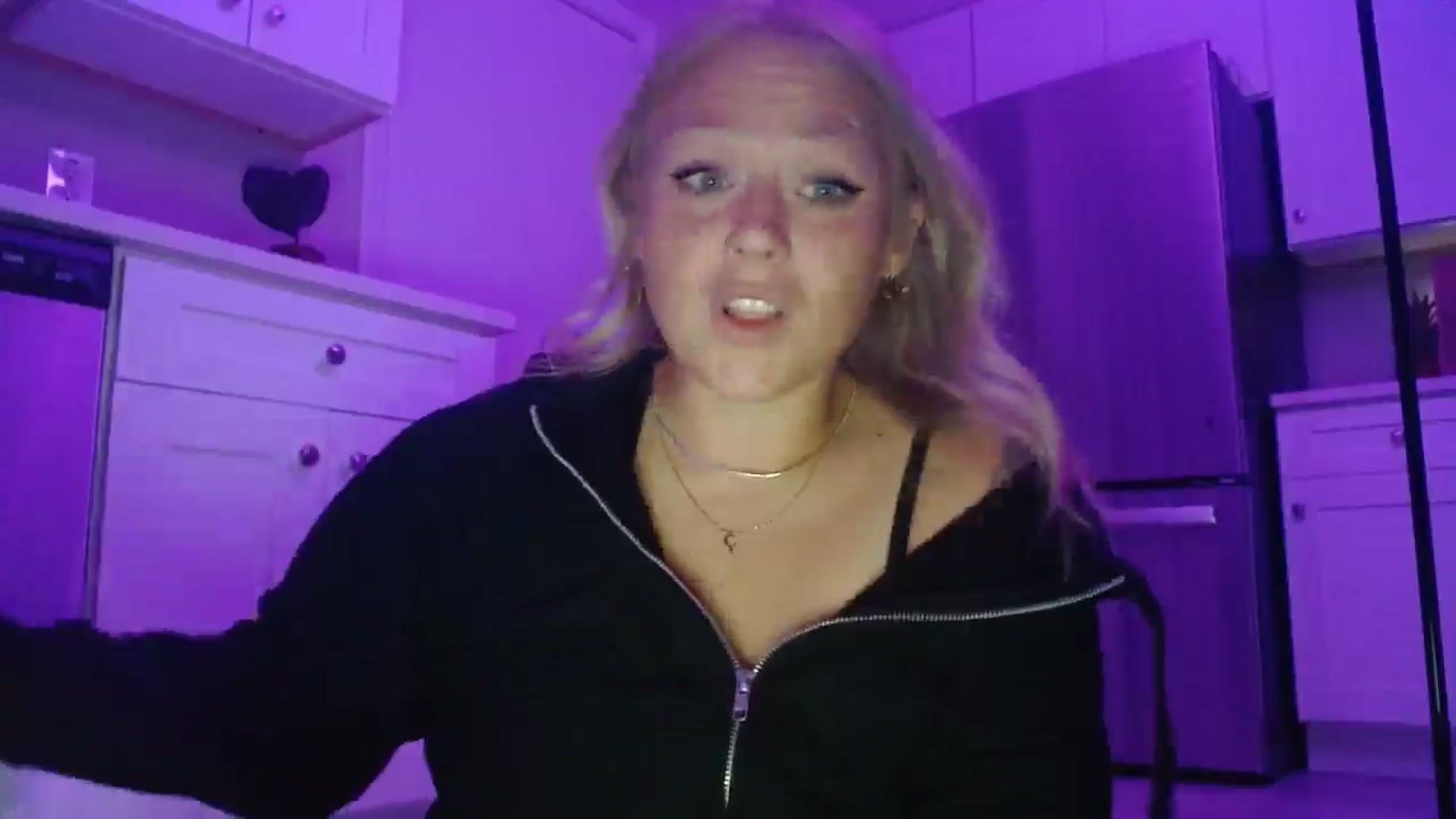 Gallery image thumbnail from SneakyAlice's myfreecams stream on, 08/13/2025, 02:25 image 12 of 20