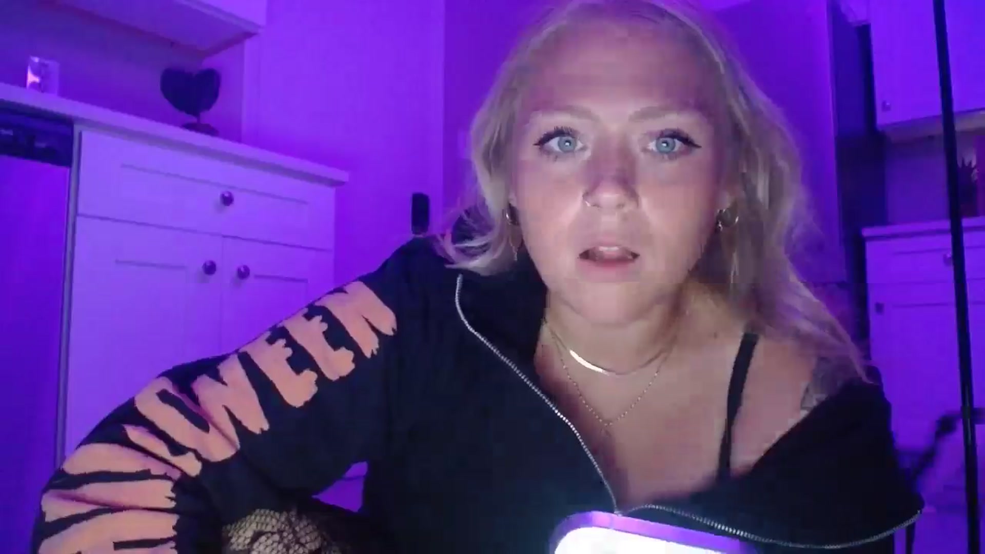 Gallery image thumbnail from SneakyAlice's myfreecams stream on, 08/13/2025, 02:25 image 13 of 20